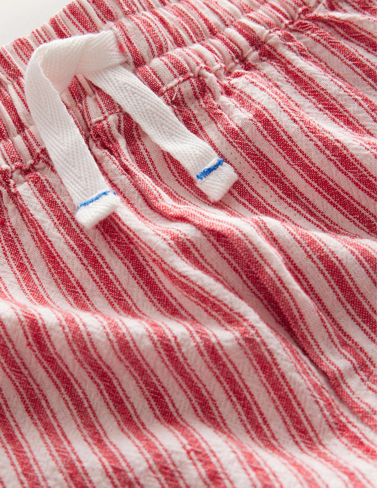Shorts mit Taschen-Erdbeerkuchenrot, Feine Streifen - Image 3