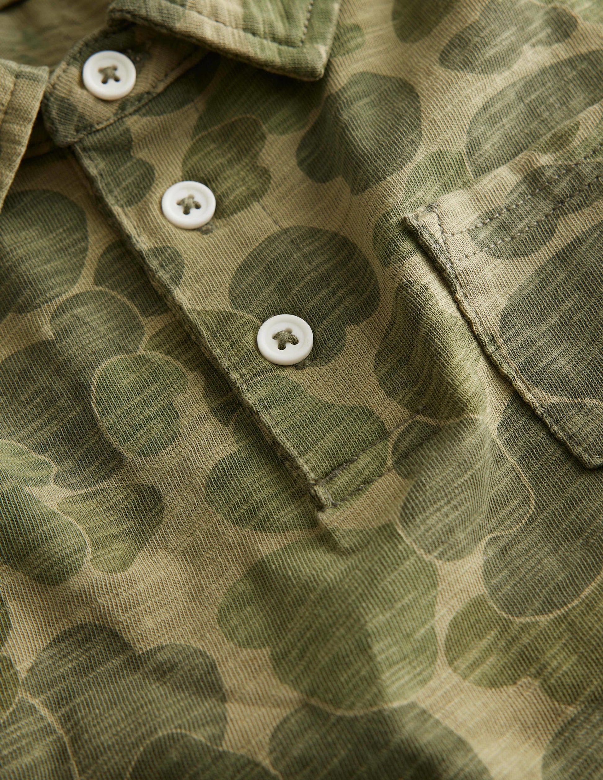 Gemustertes Poloshirt aus Flammgarn-Jersey-Grün, Camouflage-3