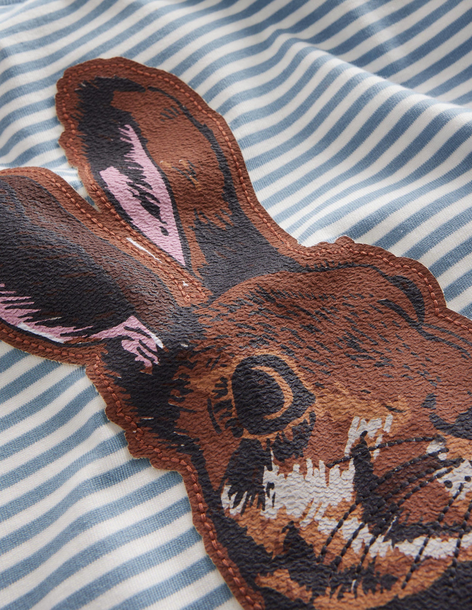 T-Shirt mit Hasen-Applikation-Kieselblau/Naturweiß Hase-3