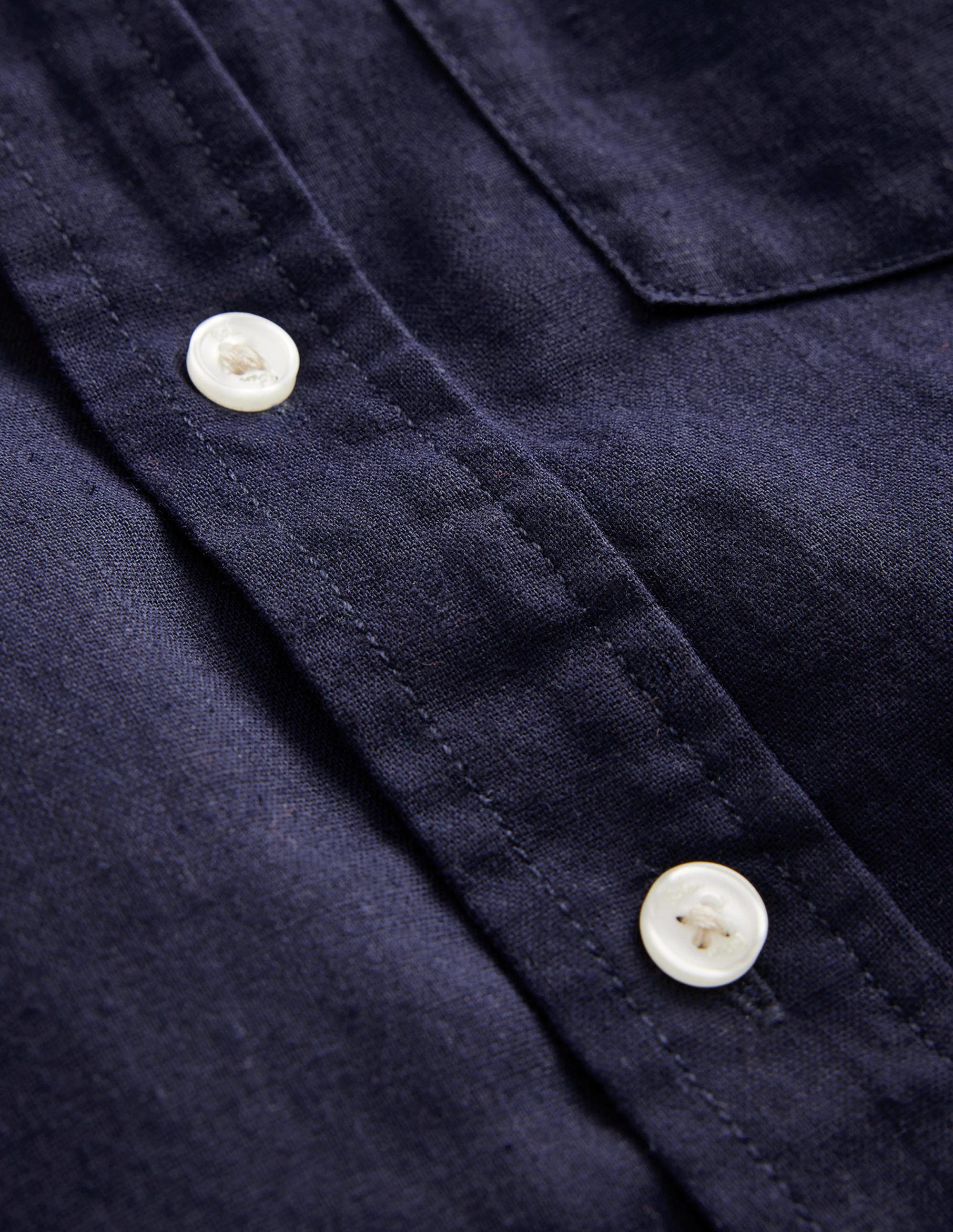 Chemise en coton et lin-Bleu Marine, Petits Pois - Image 3