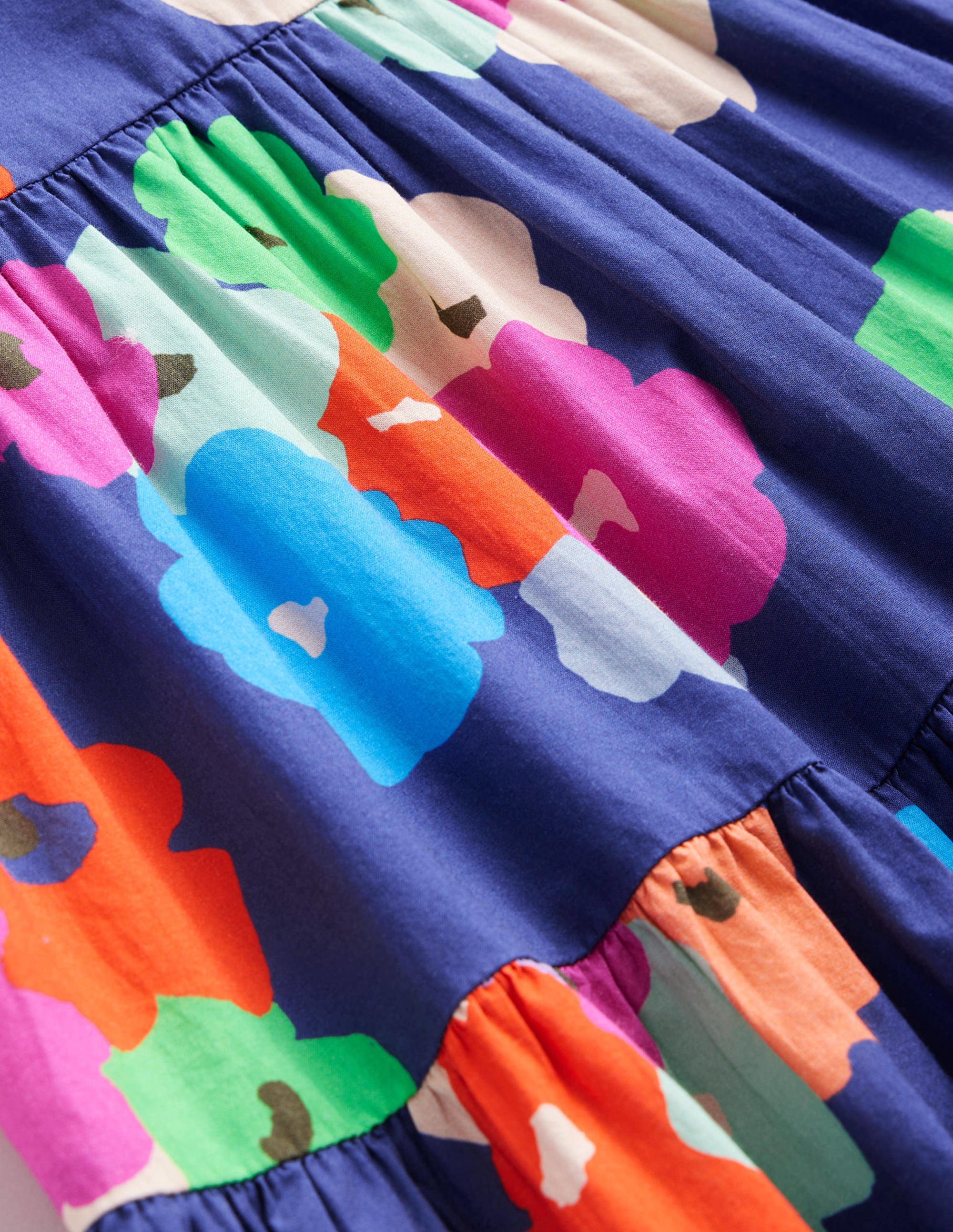 Voluminöses Webkleid-Marineblau Gemalte Blumen - Image 3