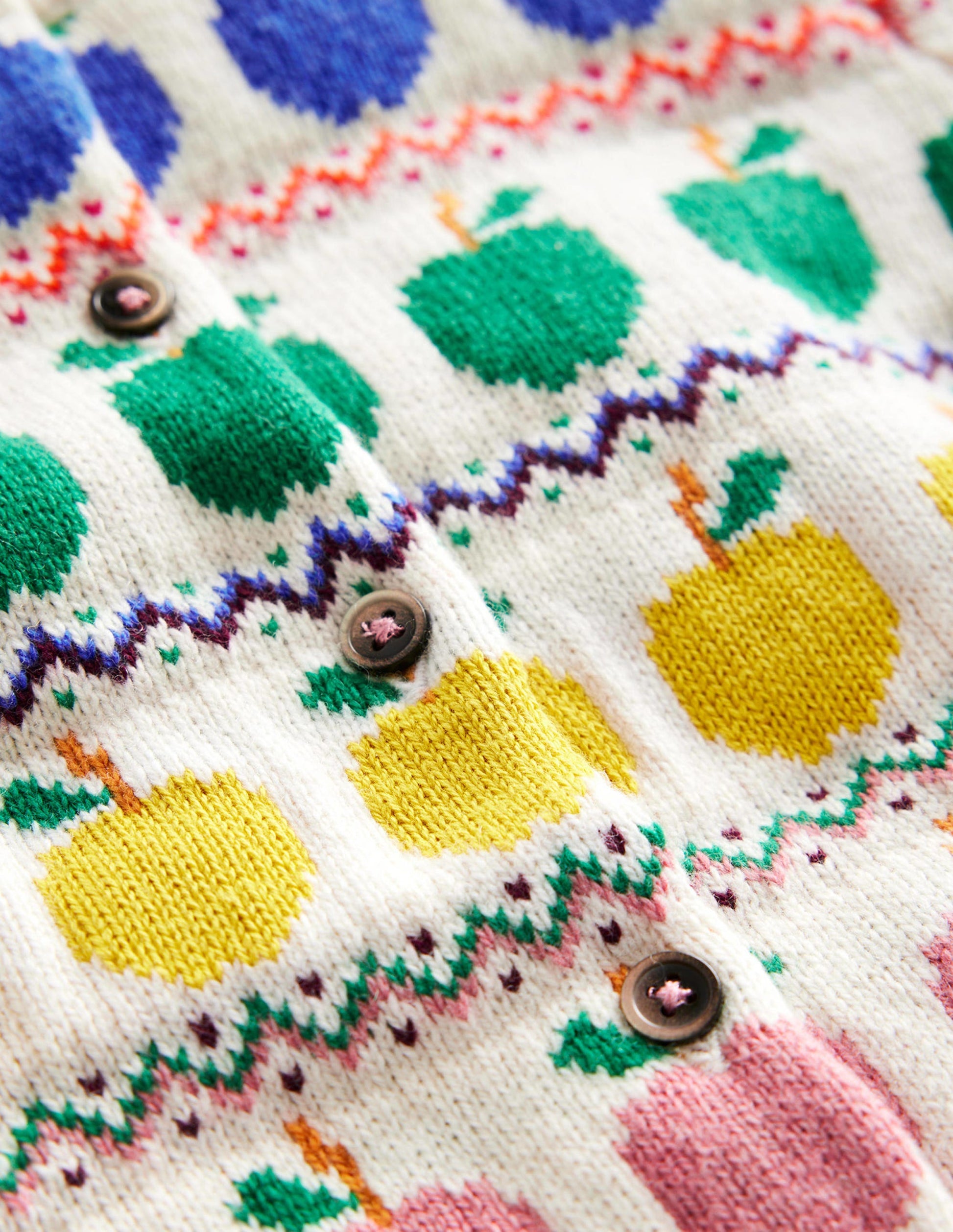 Fair-Isle-Strickjacke-Warmes Naturweiß Äpfel-3