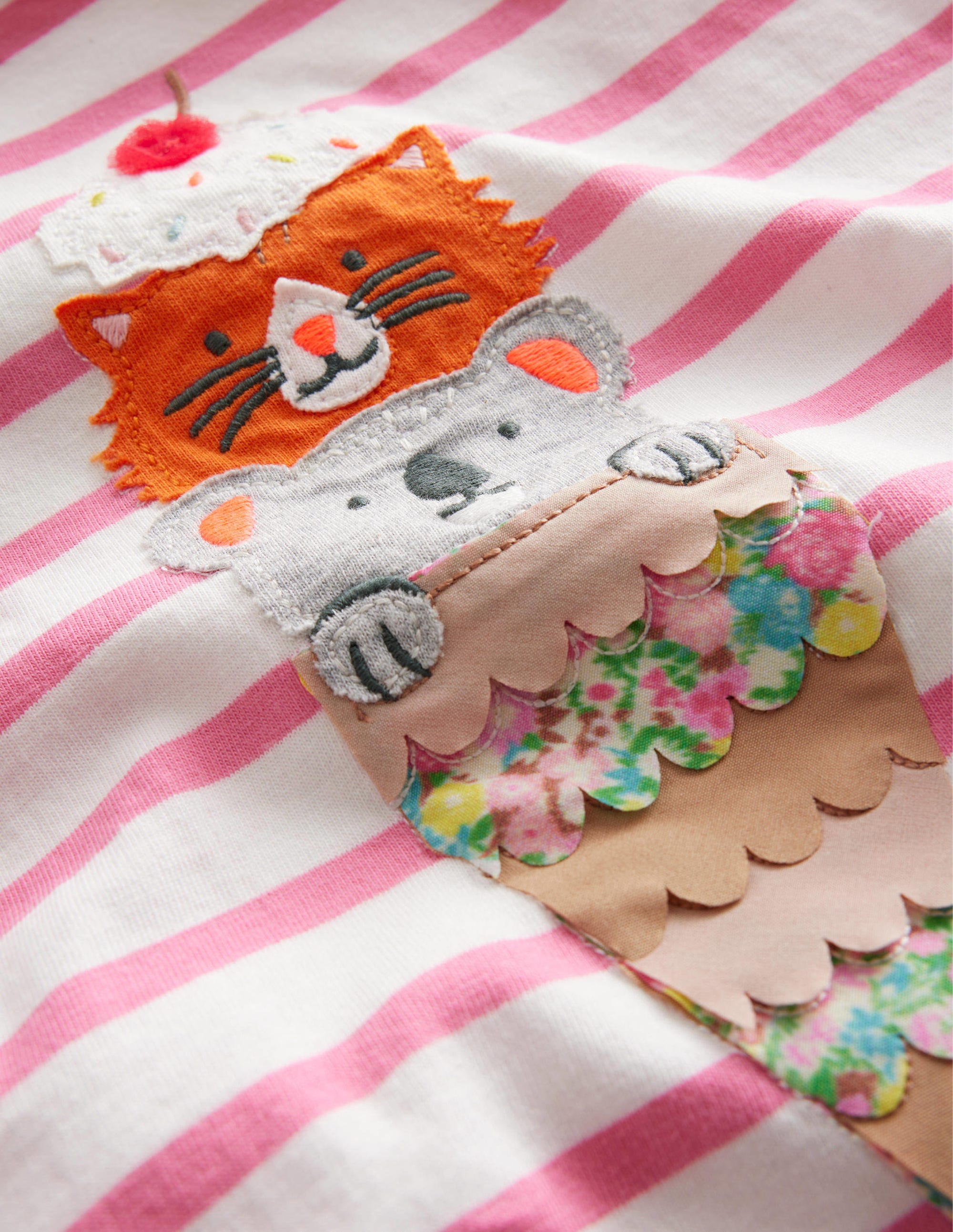 T-Shirt mit Applikation-Azalee/Naturweiß, Eiscreme - Image 3