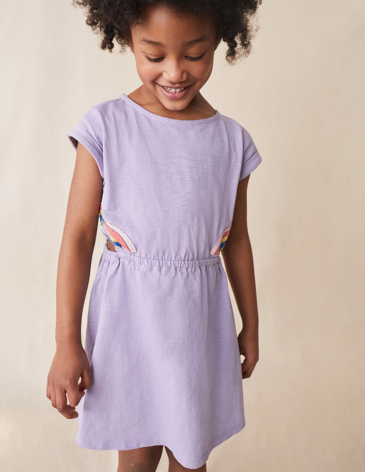 Kleid mit Cut-out-Detail-Nebliges Lavendellila, Regenbogen - Image 4