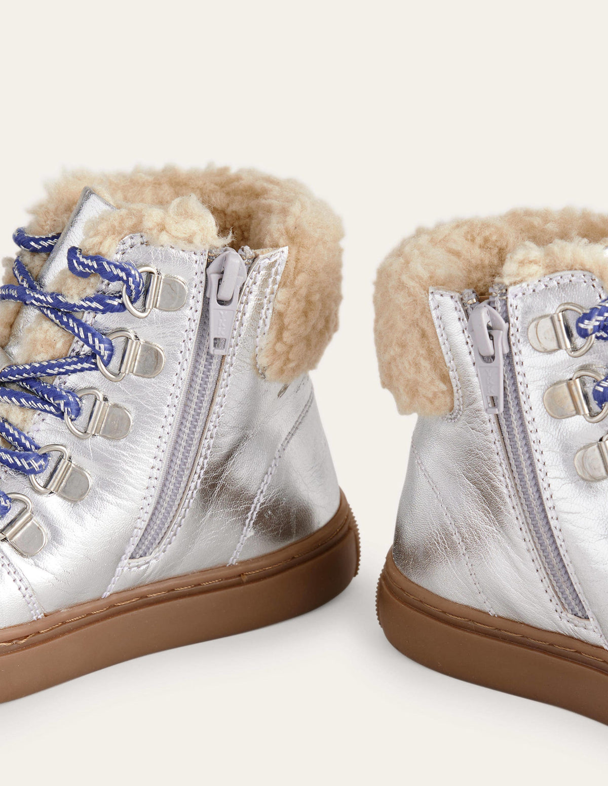 Flauschige Schnürstiefel aus Leder-Silber Metallic - Image 3