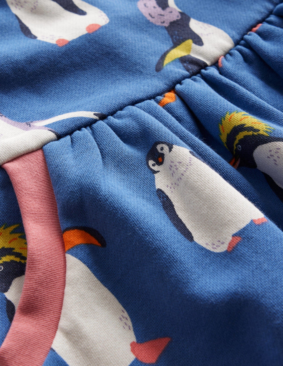 Gemütliches Sweatshirt-Kleid mit Muster-Delftblau Pinguin - Image 3