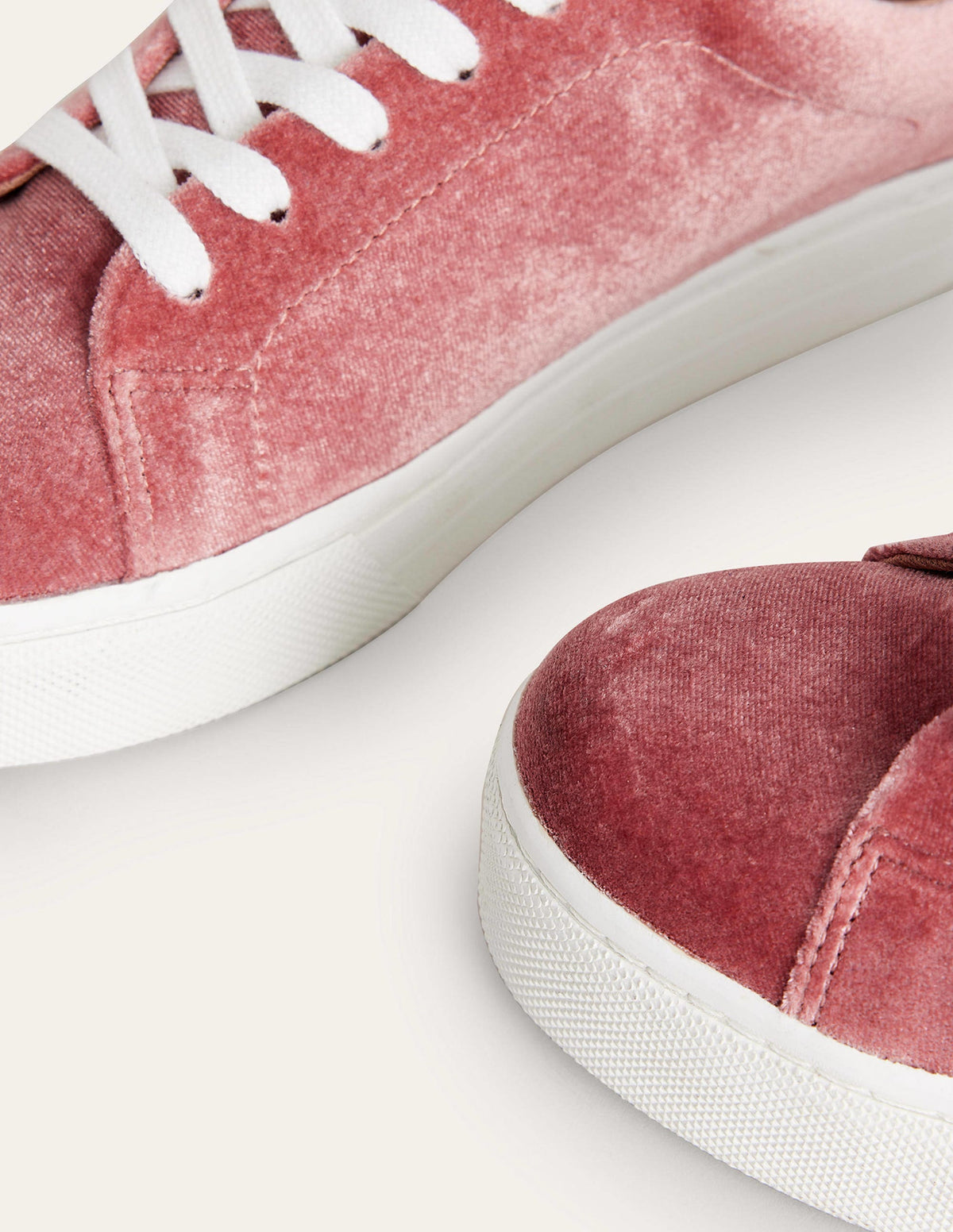 Plateau-Sneaker aus Samt-Graurosa Samt-4