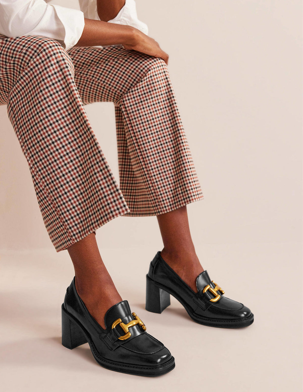 Iris Absatz-Loafer mit Trensendetail-Schwarzes Kalbsleder-1