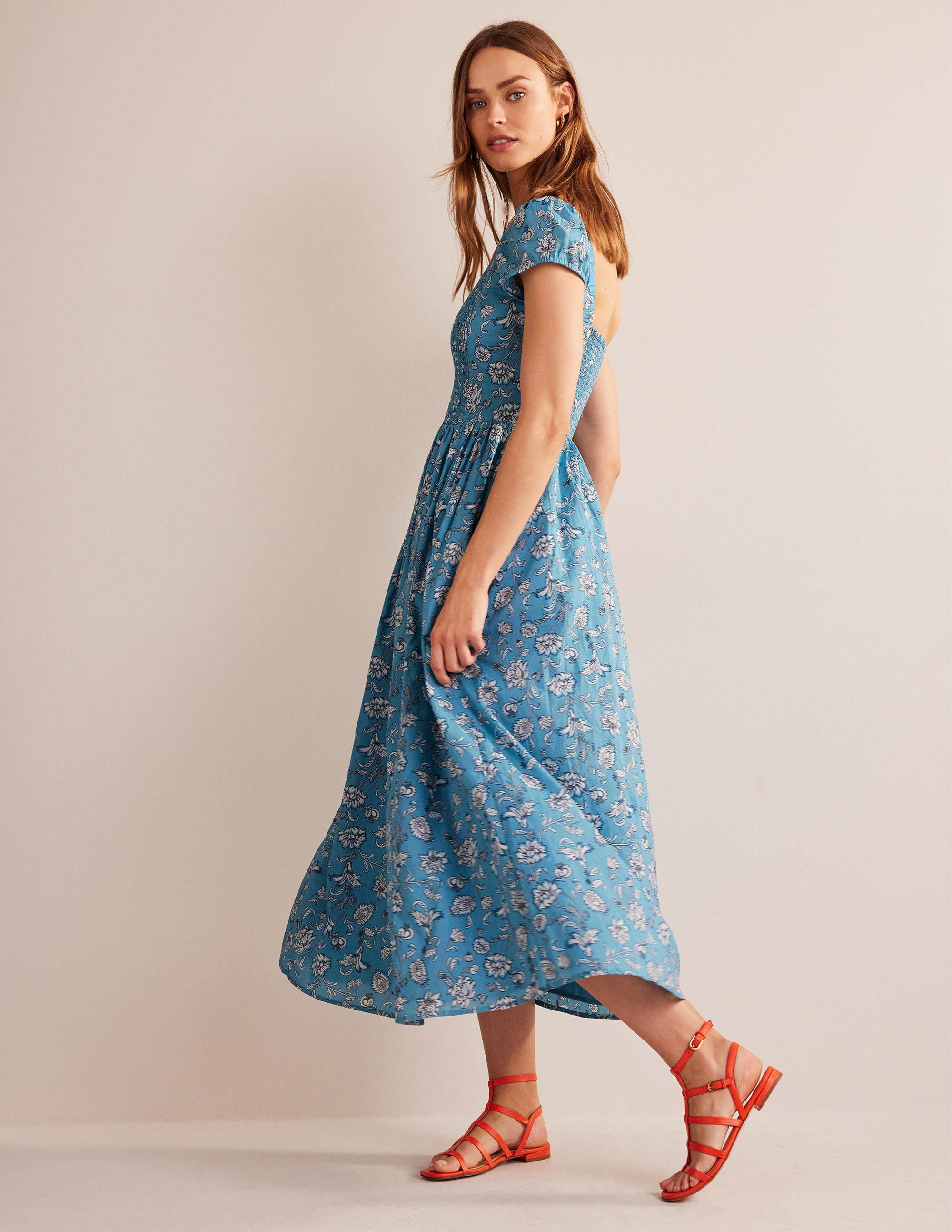 Kleid mit gesmoktem Rücken-Ritterspornblau, Herbstwiese - Image 3
