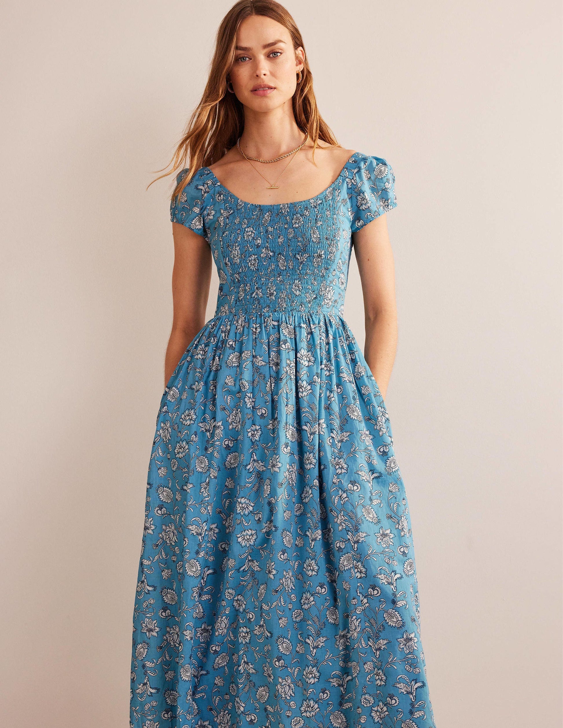 Kleid mit gesmoktem Rücken-Ritterspornblau, Herbstwiese-4