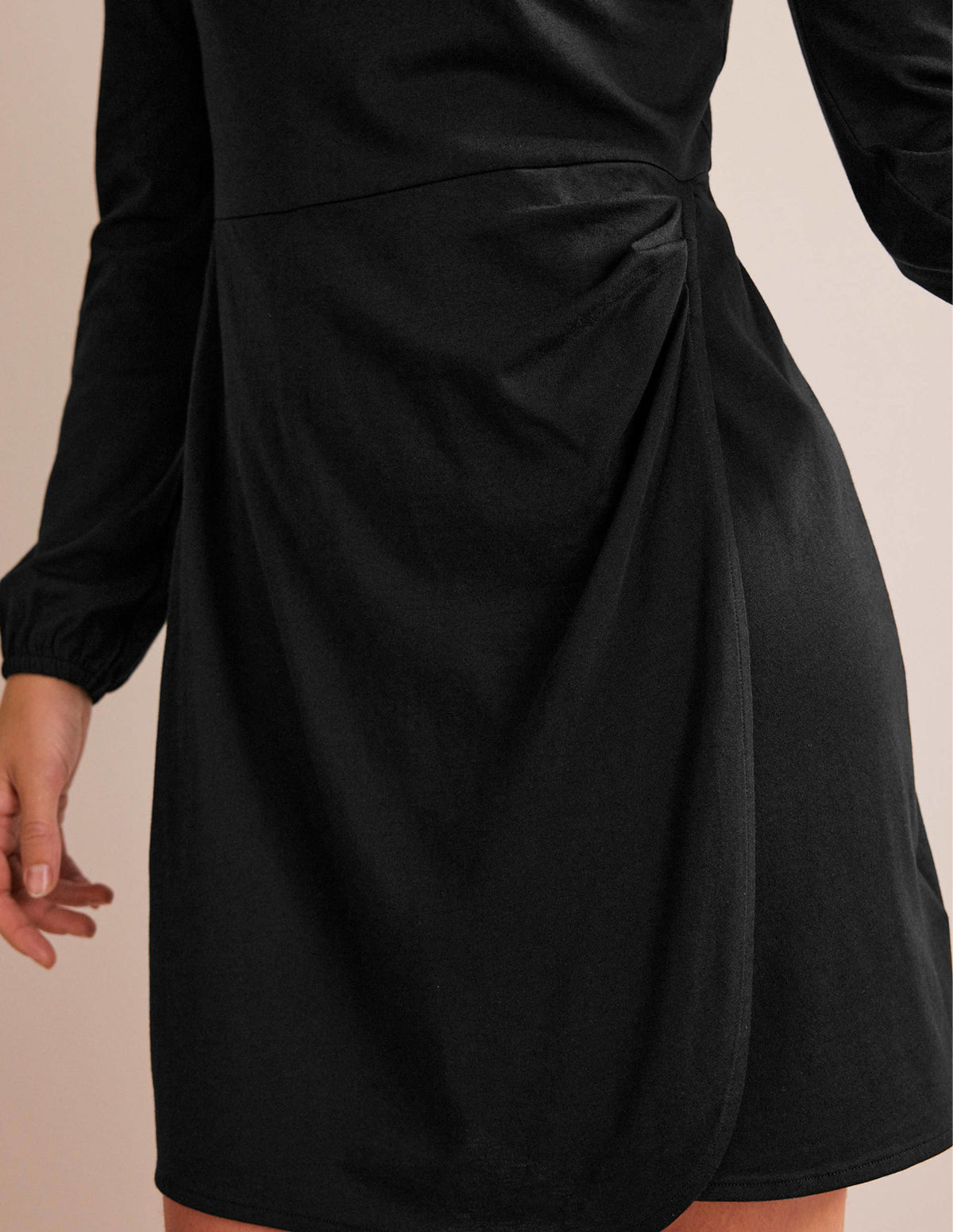 Jersey-Minikleid in Wickeloptik-Schwarz-2