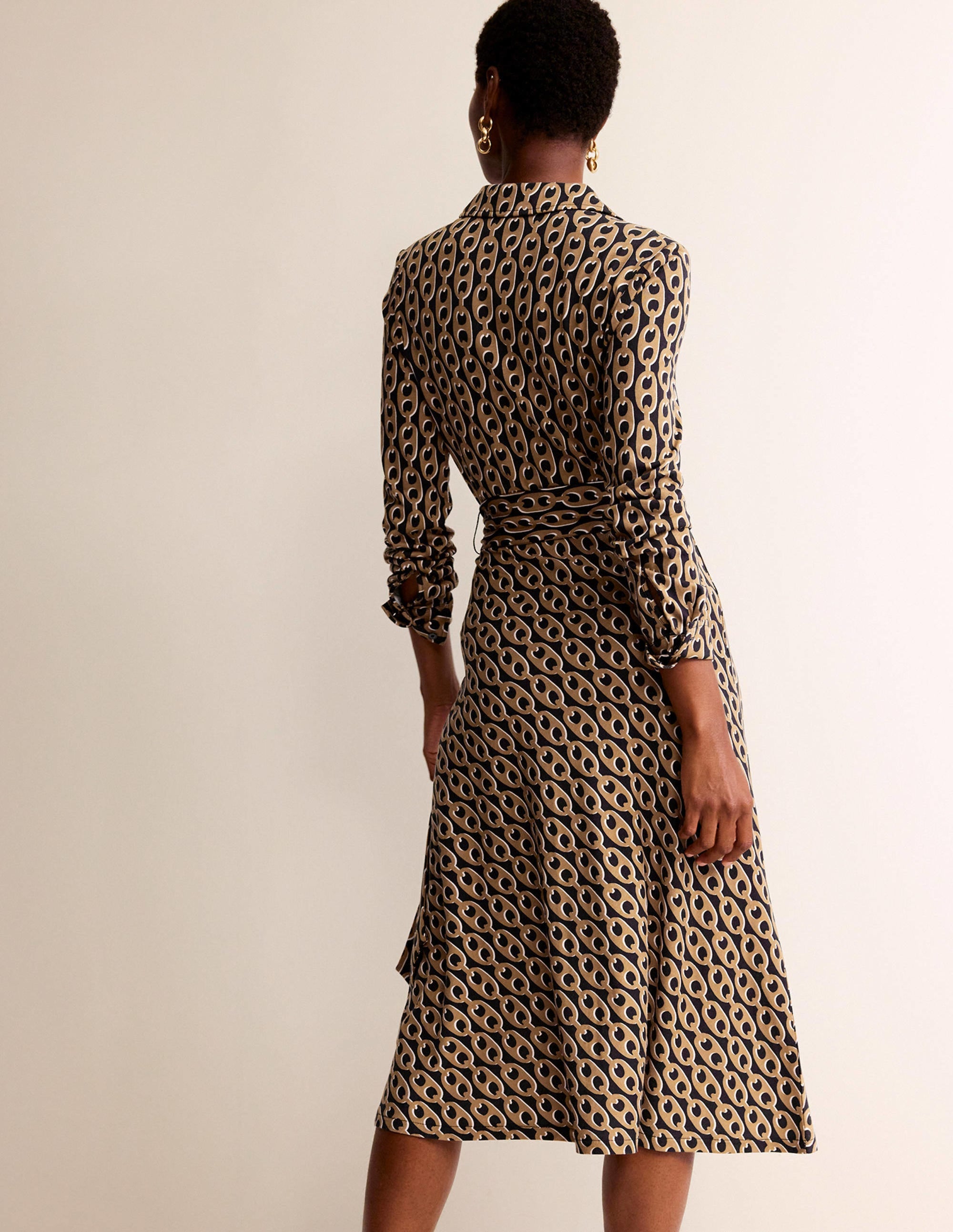 Laura Midi-Hemdblusenkleid aus Jersey-Kamelbraun, Geo-Kette - Image 3