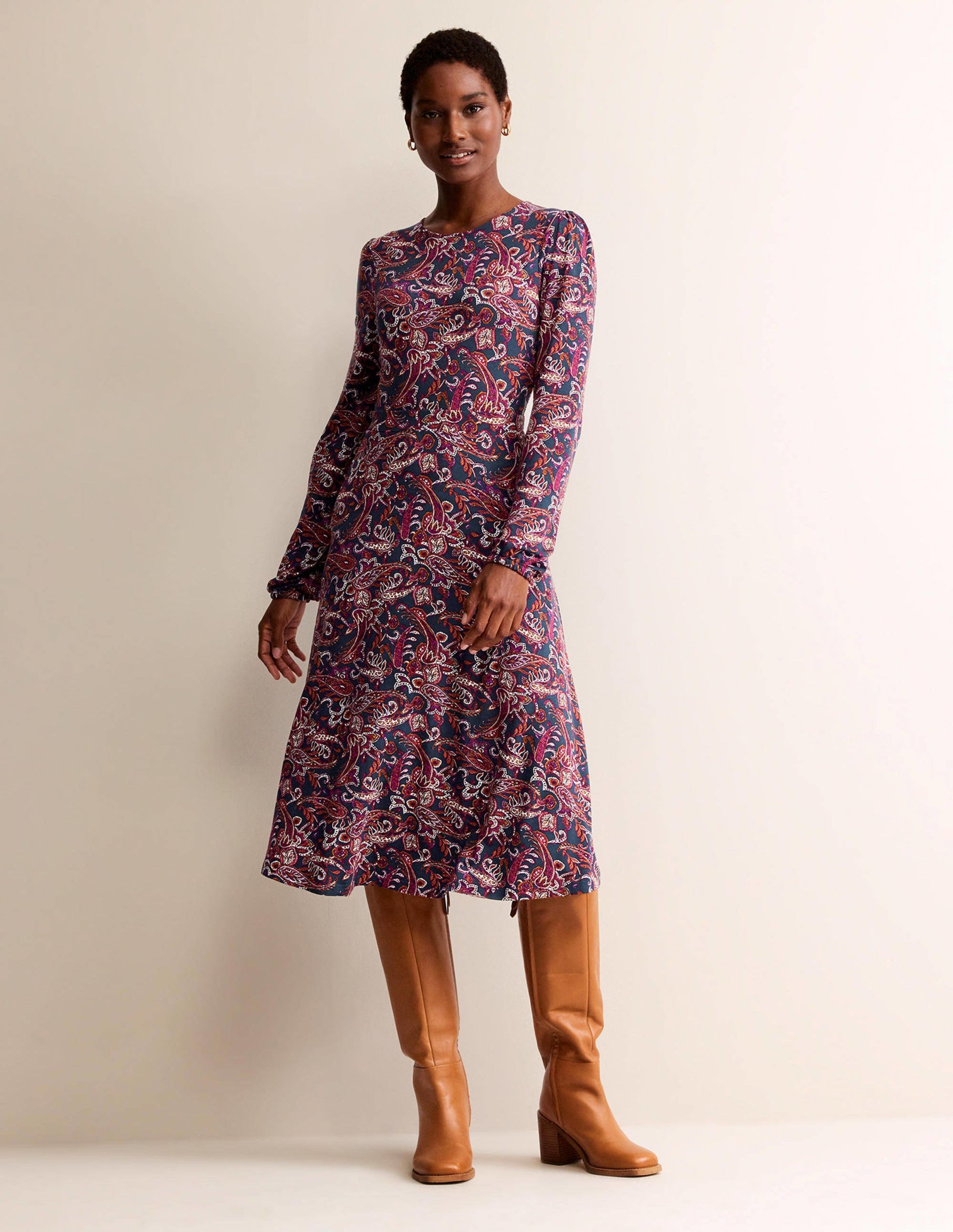 Camille Midikleid aus Jersey-Lila Stiefmütterchen, Paisley Rasen-4