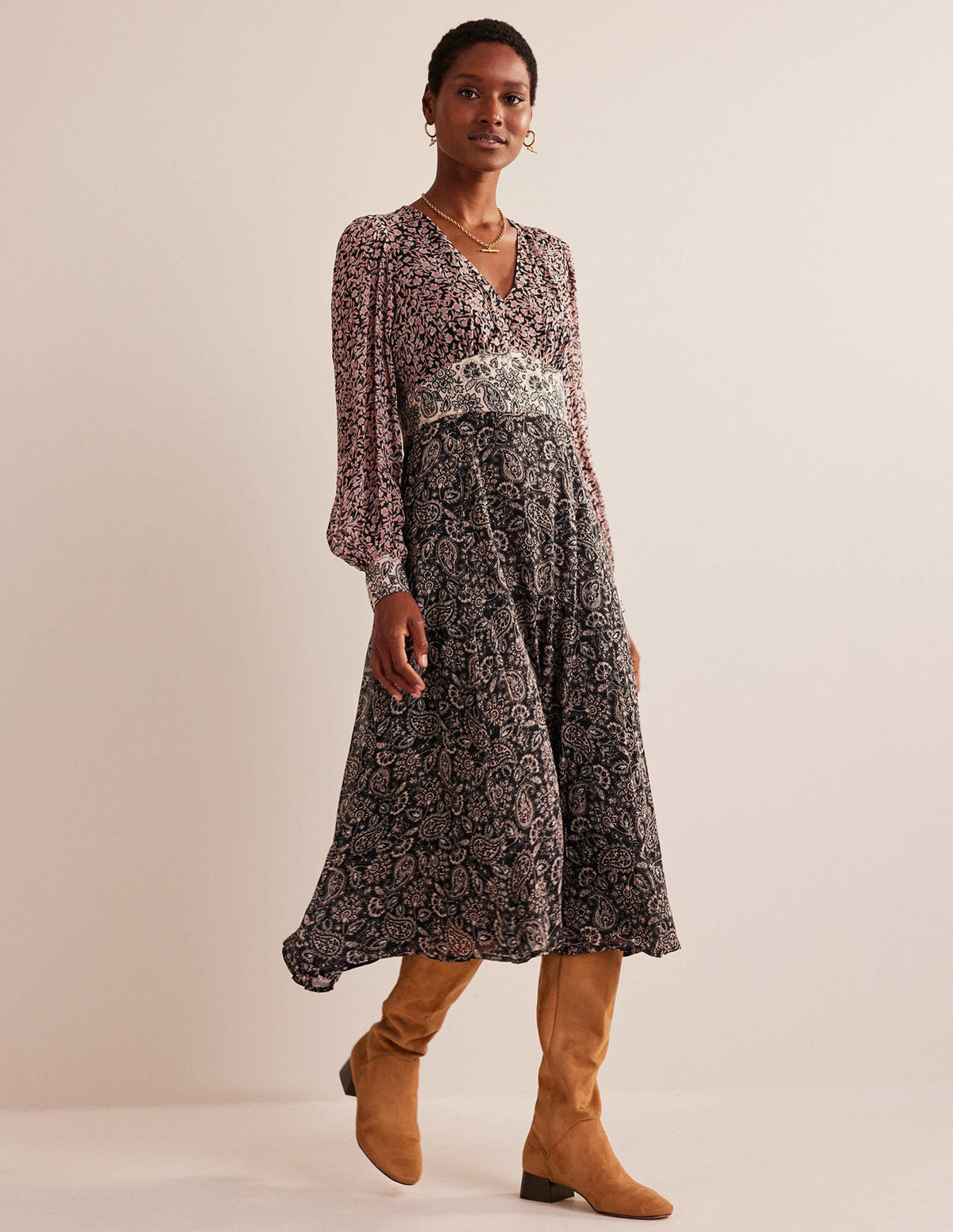Robe midi Isla contrastante-Noir, motif Abstract Vine - Image 4