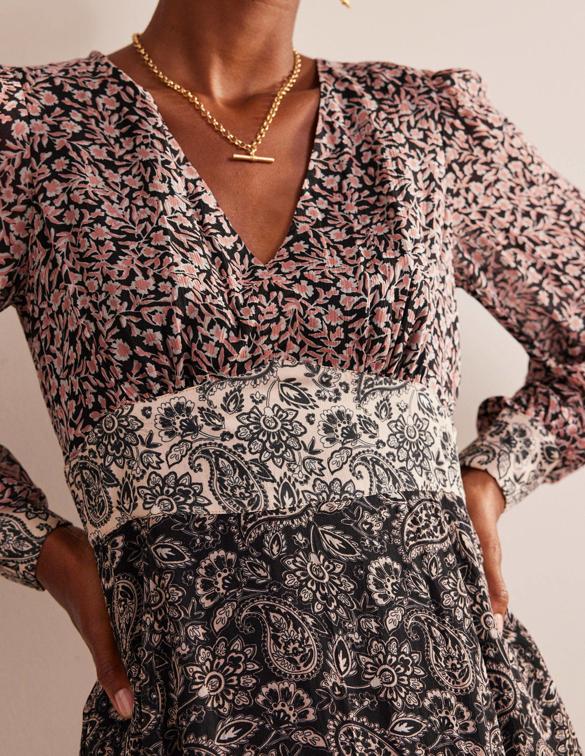 Robe midi Isla contrastante-Noir, motif Abstract Vine - Image 5