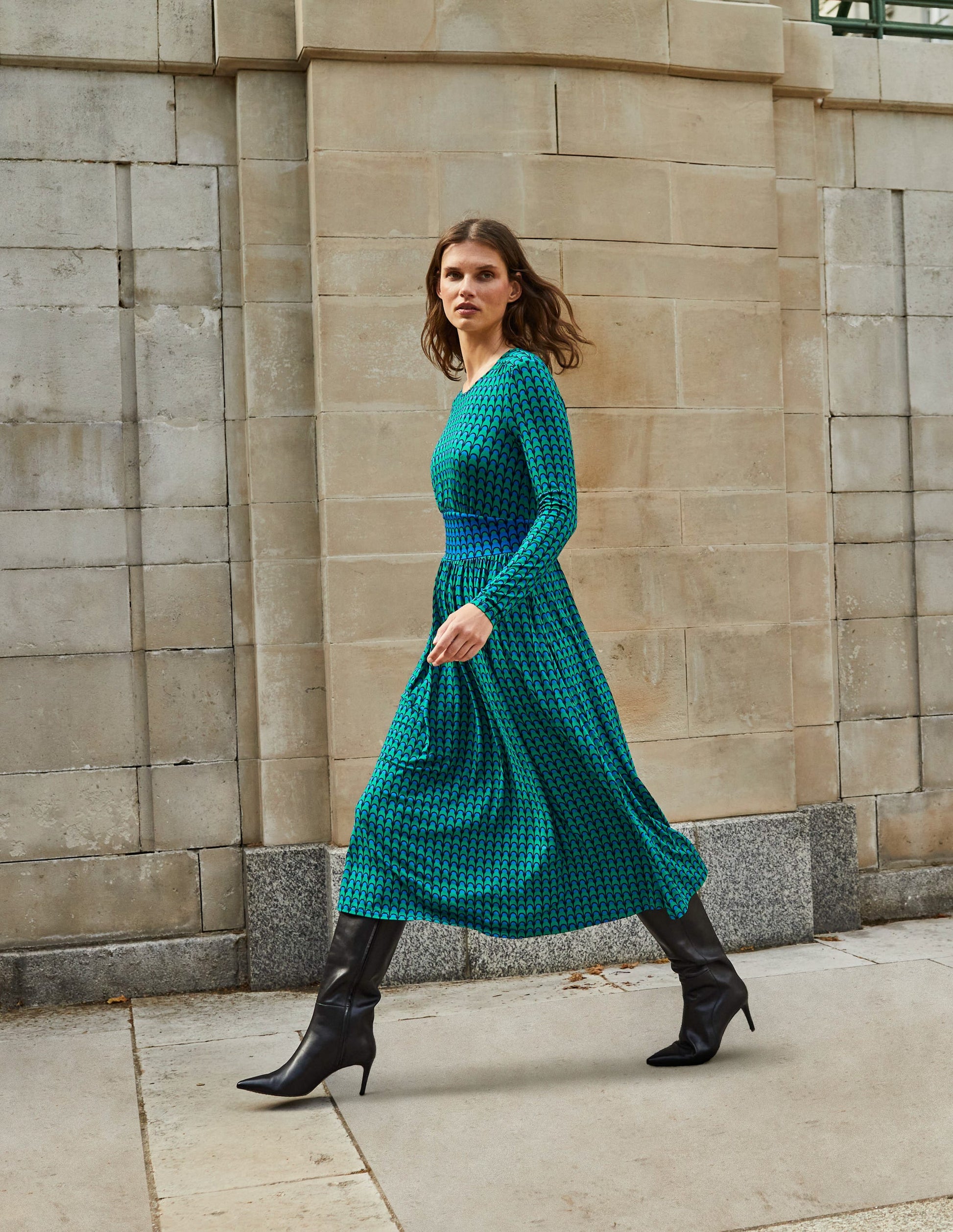 Thea Jersey-Midikleid mit langen Ärmeln-Veridiangrün, Geo-Charm-7