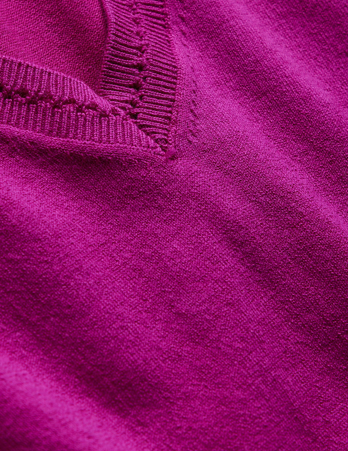 Catriona Pullover aus Baumwolle mit V-Ausschnitt-Festival-Fuchsia - Image 7