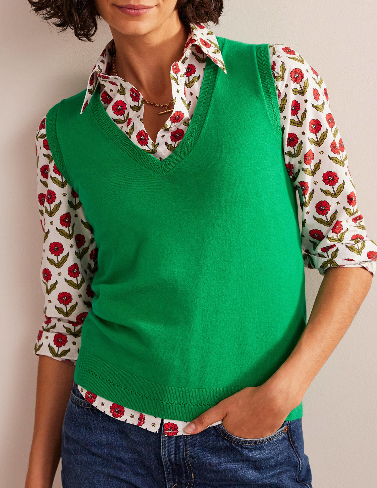 Catriona Baumwoll-Top mit V-Ausschnitt-Wiesengrün - Image 4