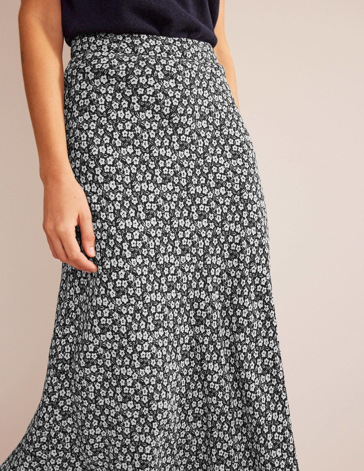 Jupe midi imprimée à coupe en biais-Noir, motif Petal Pop-2