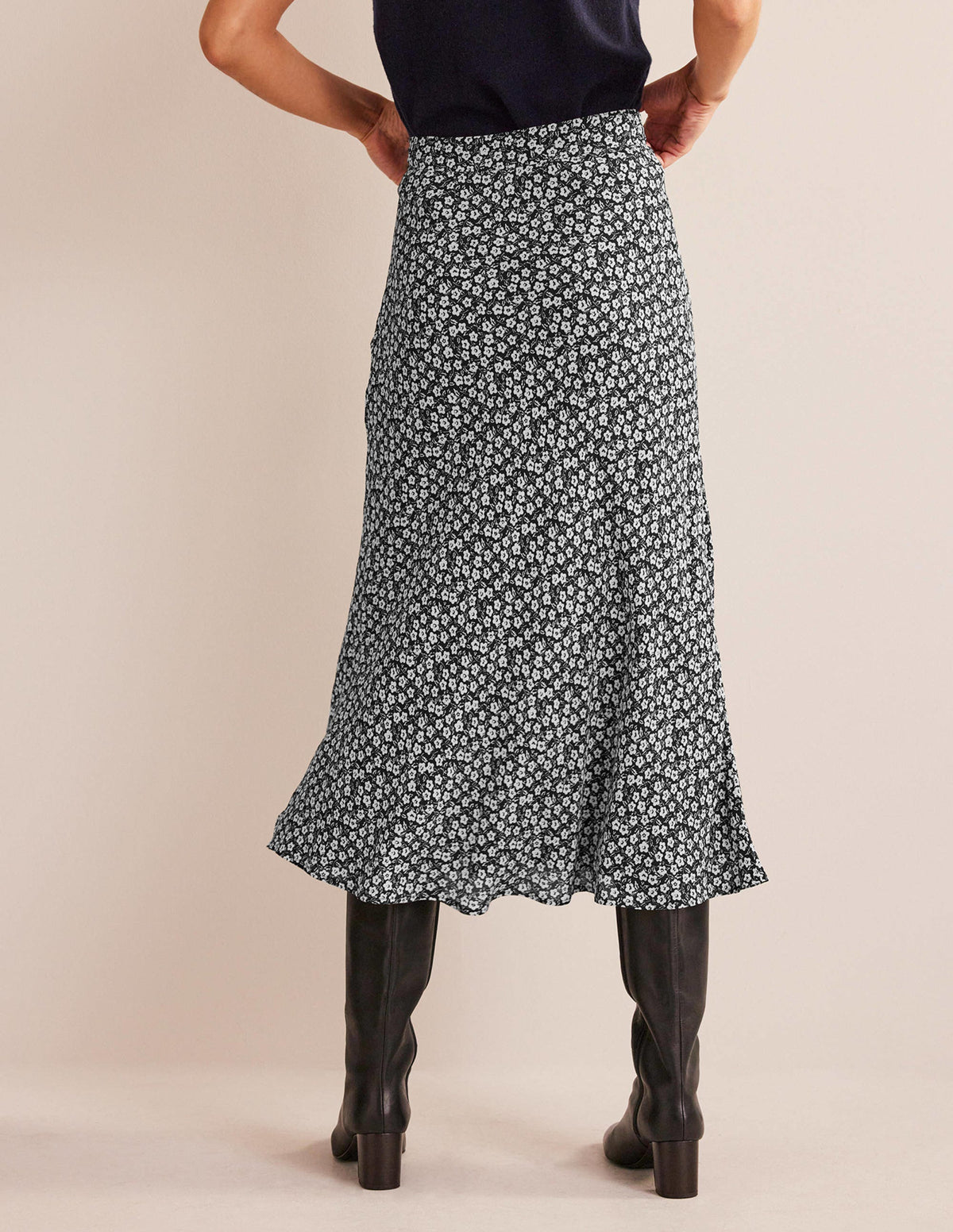 Jupe midi imprimée à coupe en biais-Noir, motif Petal Pop-3