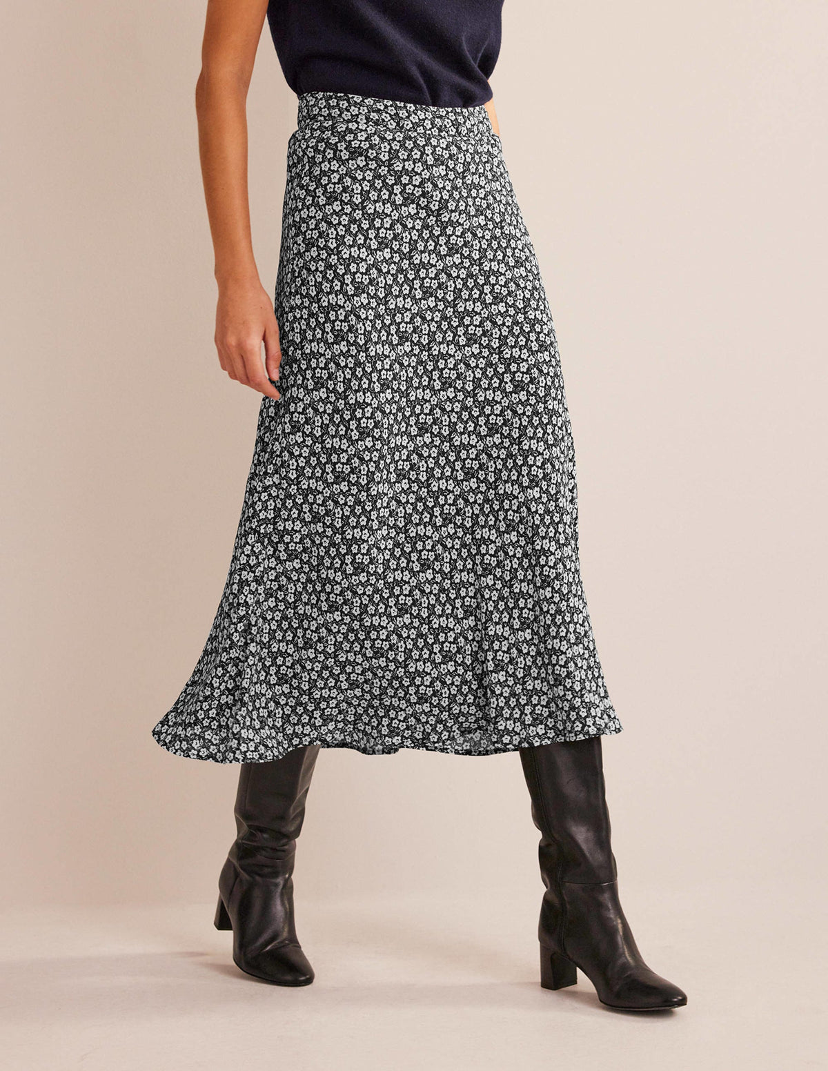 Jupe midi imprimée à coupe en biais-Noir, motif Petal Pop - Image 4
