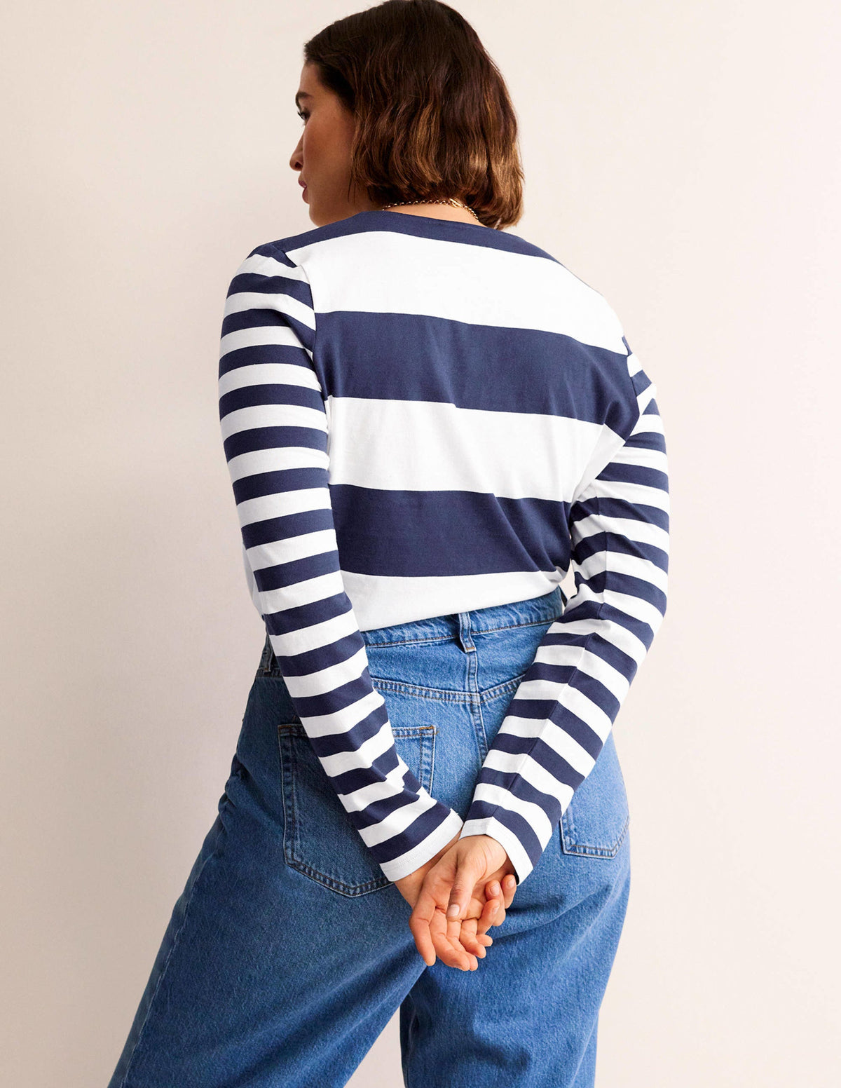 Bea Breton-Shirt mit langen Ärmeln-Französisches Marineblau und Naturweiß-7