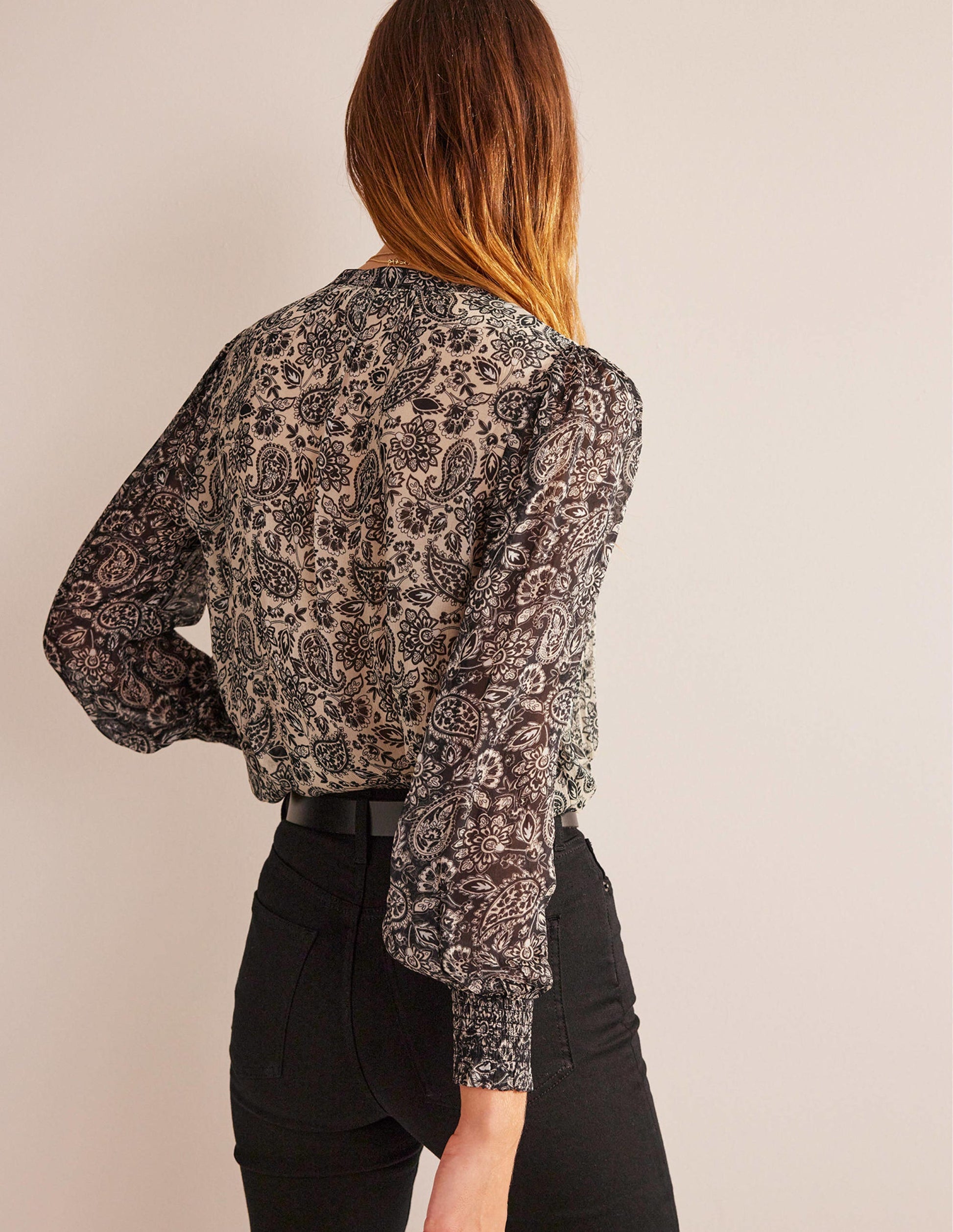 Isla Upcycling-Bluse mit Biesen-Schwarz, Paisley-3