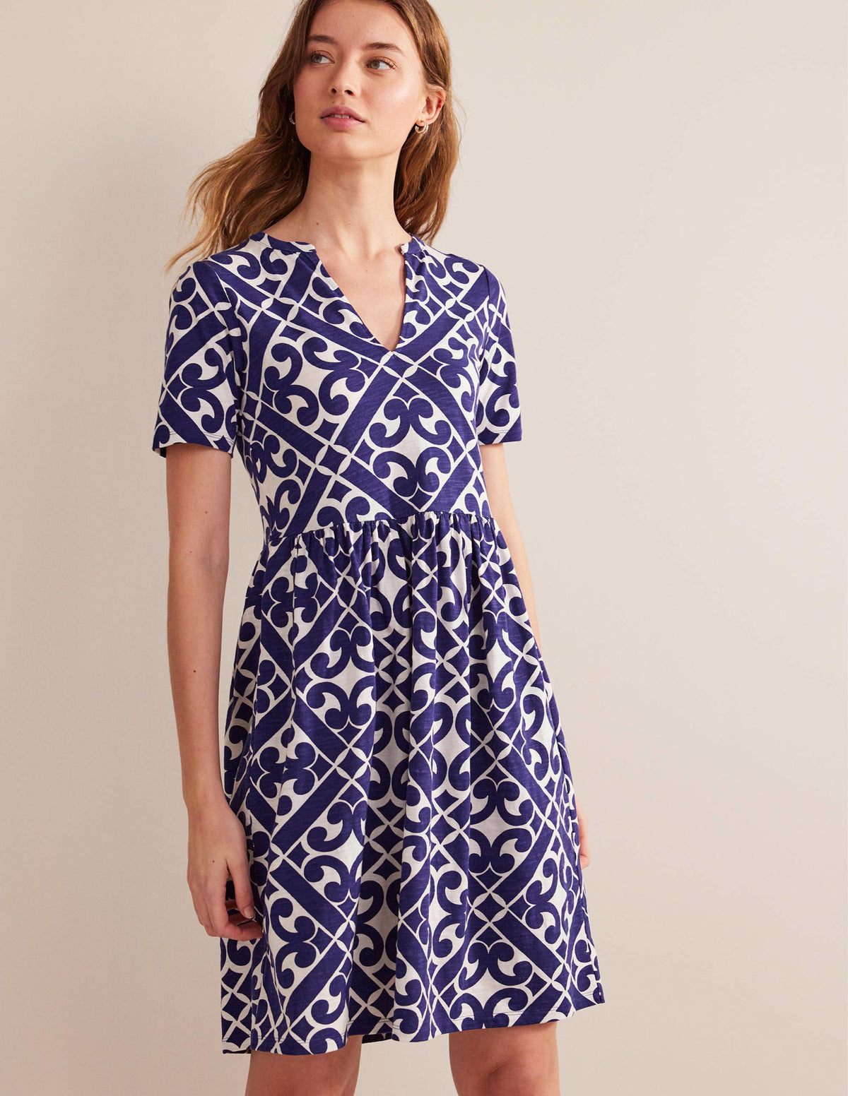 Robe simple à col cranté en jersey-Bleu de Prusse, motif Tranquil Geo - Image 4