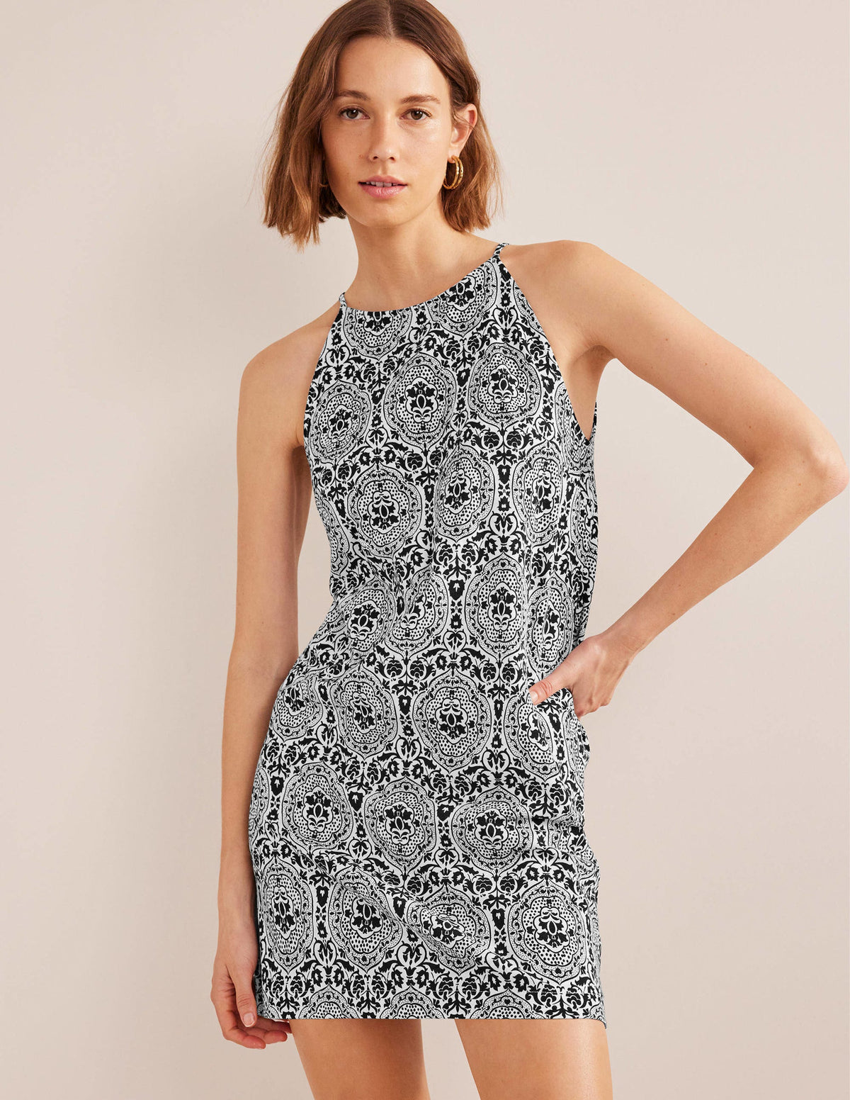 Jersey-Minikleid mit Racer-Ausschnitt-Schwarz, Exotisches Kachelmuster - Image 1
