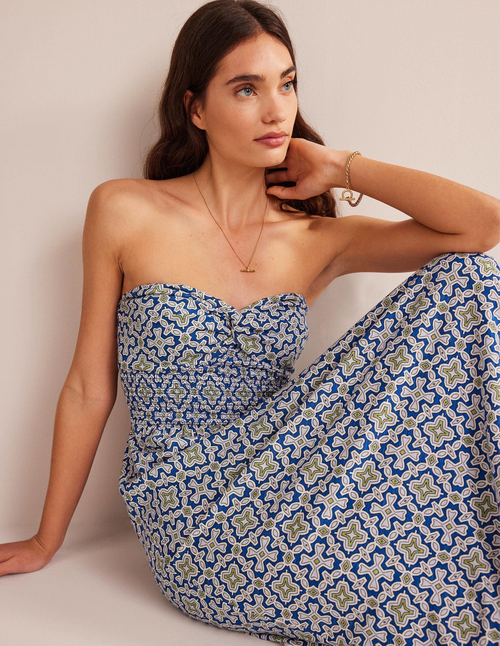 Robe midi torsadée sur le devant en jersey-Bleu héron, motif Flora Tile-2