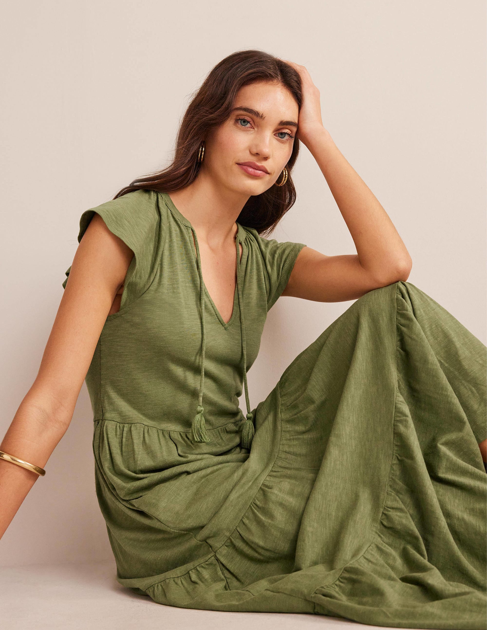 Gestuftes Jersey-Midikleid-Dezentes Khaki - Image 4