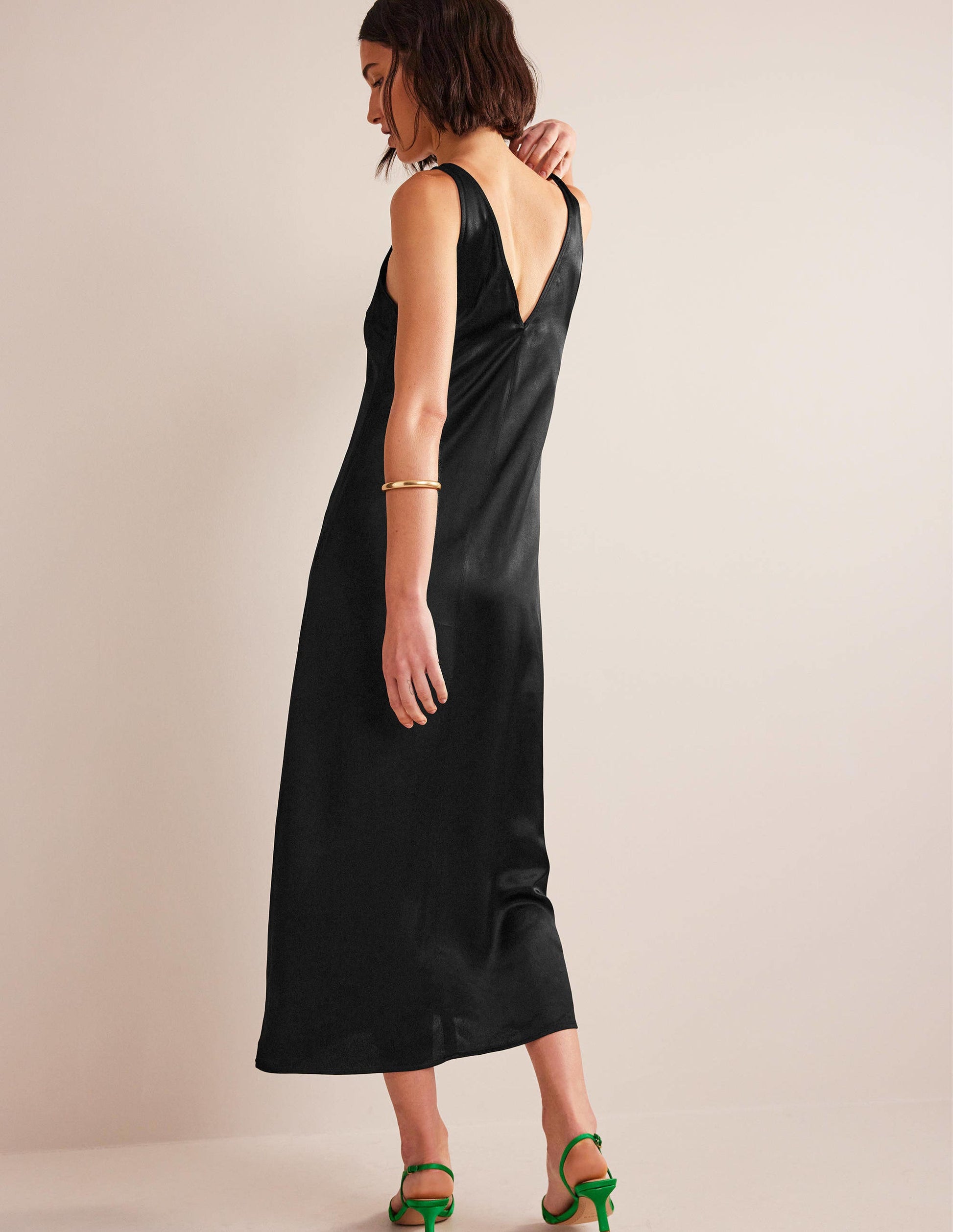 Satin-Maxikleid zum Hineinschlüpfen-Schwarz-3