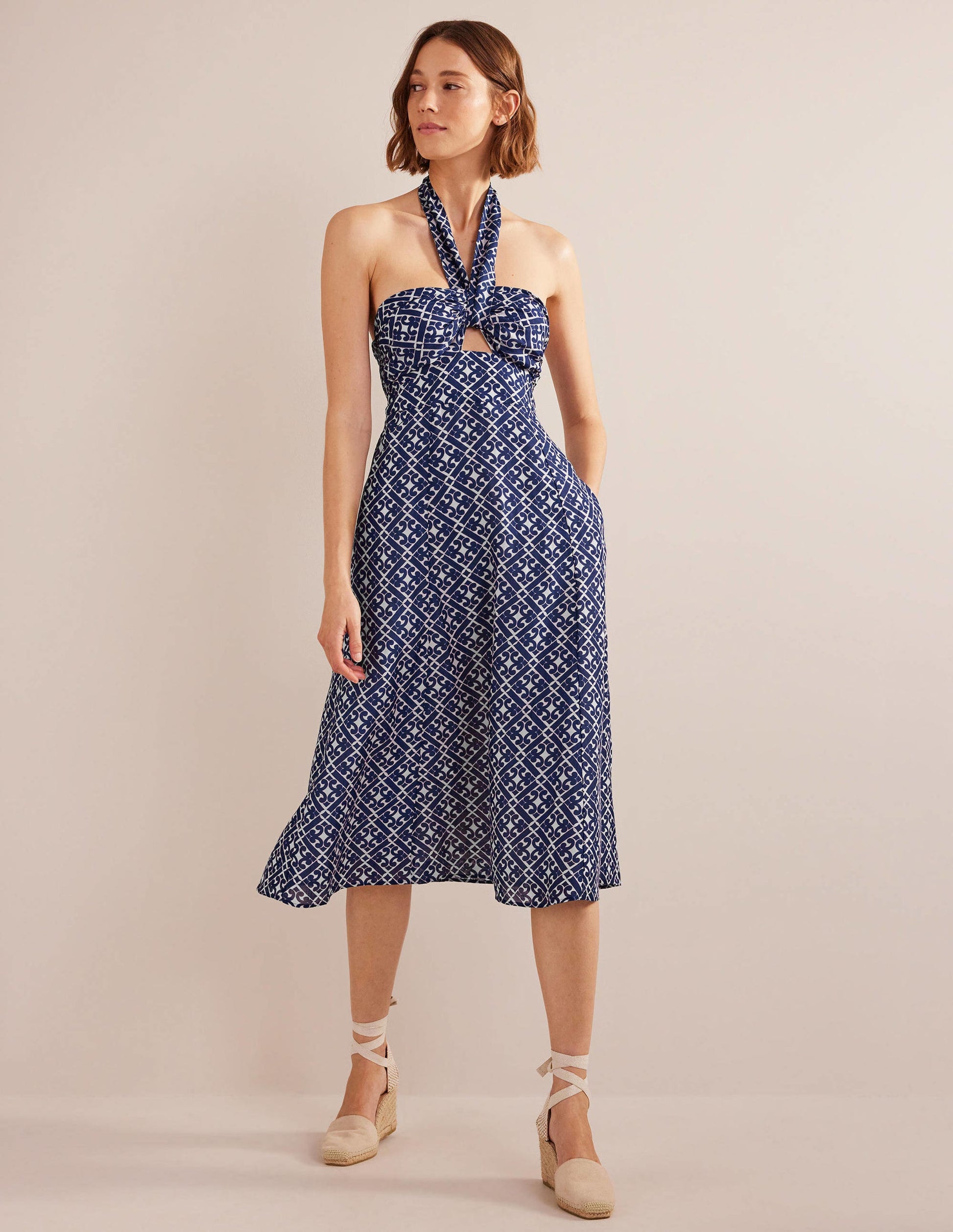 Neckholder-Midikleid mit Cut-out-Berliner Blau, Geometrisches Muster-1