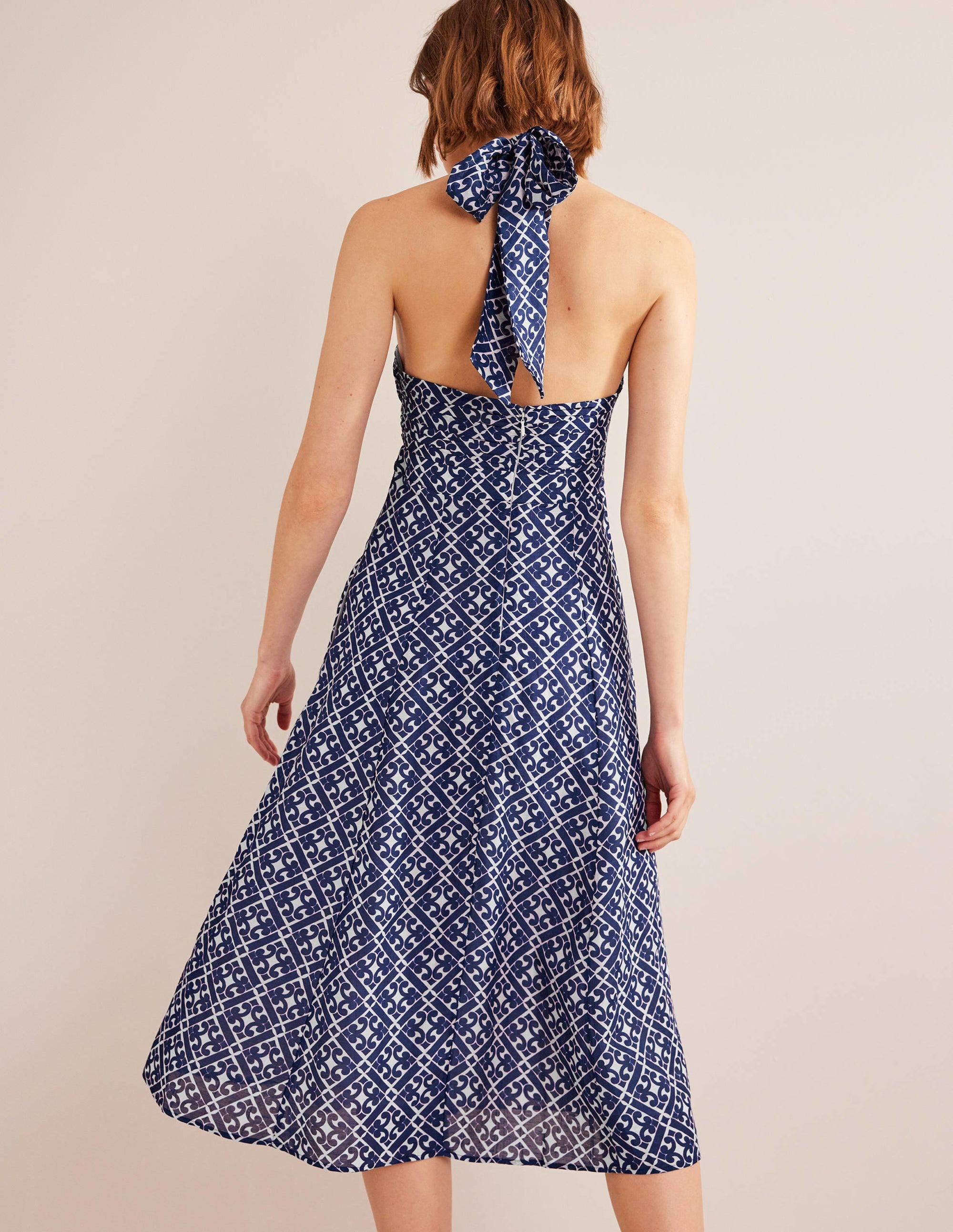 Neckholder-Midikleid mit Cut-out-Berliner Blau, Geometrisches Muster - Image 3