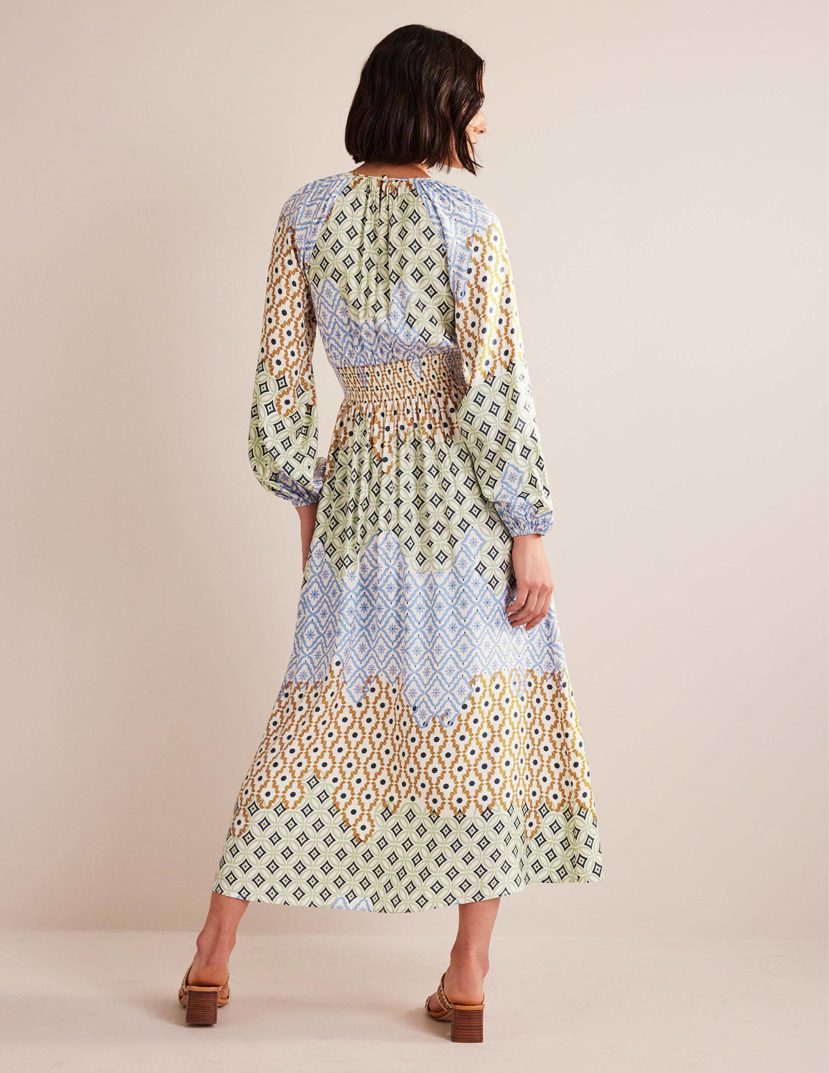 Raglan-Maxikleid mit gesmokter Taille-Bunt, Geometrisches Muster-3