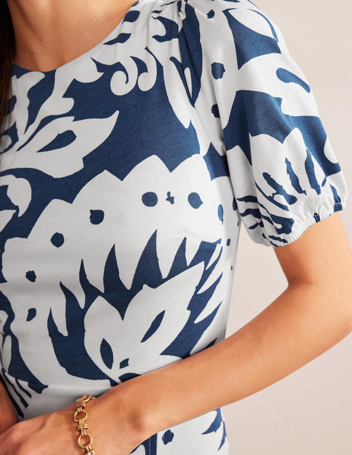 Jersey-Midikleid mit Rückendetail-Saphirblau, Eichenblattmuster - Image 4
