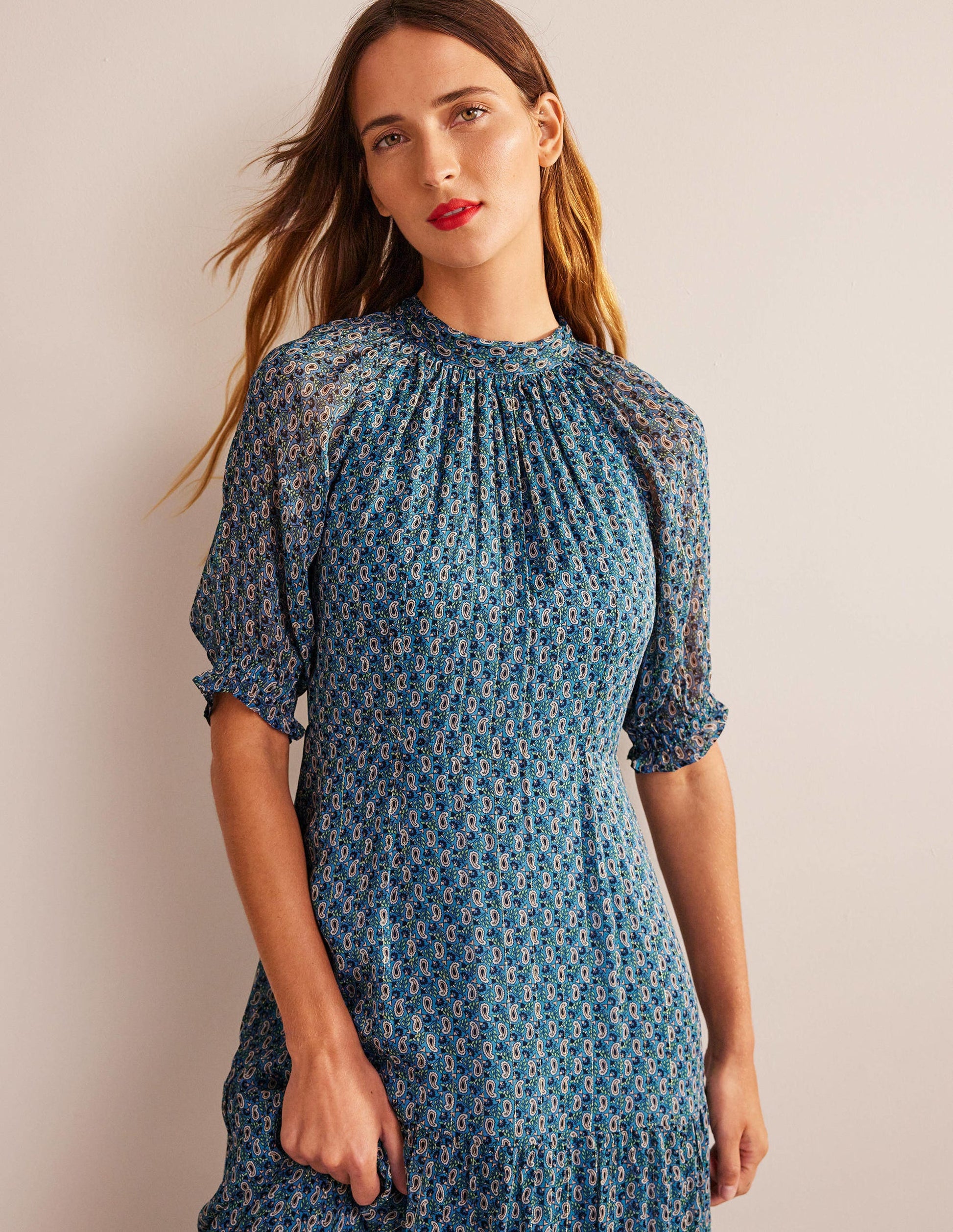 Gestuftes Maxikleid mit Bindeband am Nacken-Blau, Paisleymuster/Blumenzweige-2