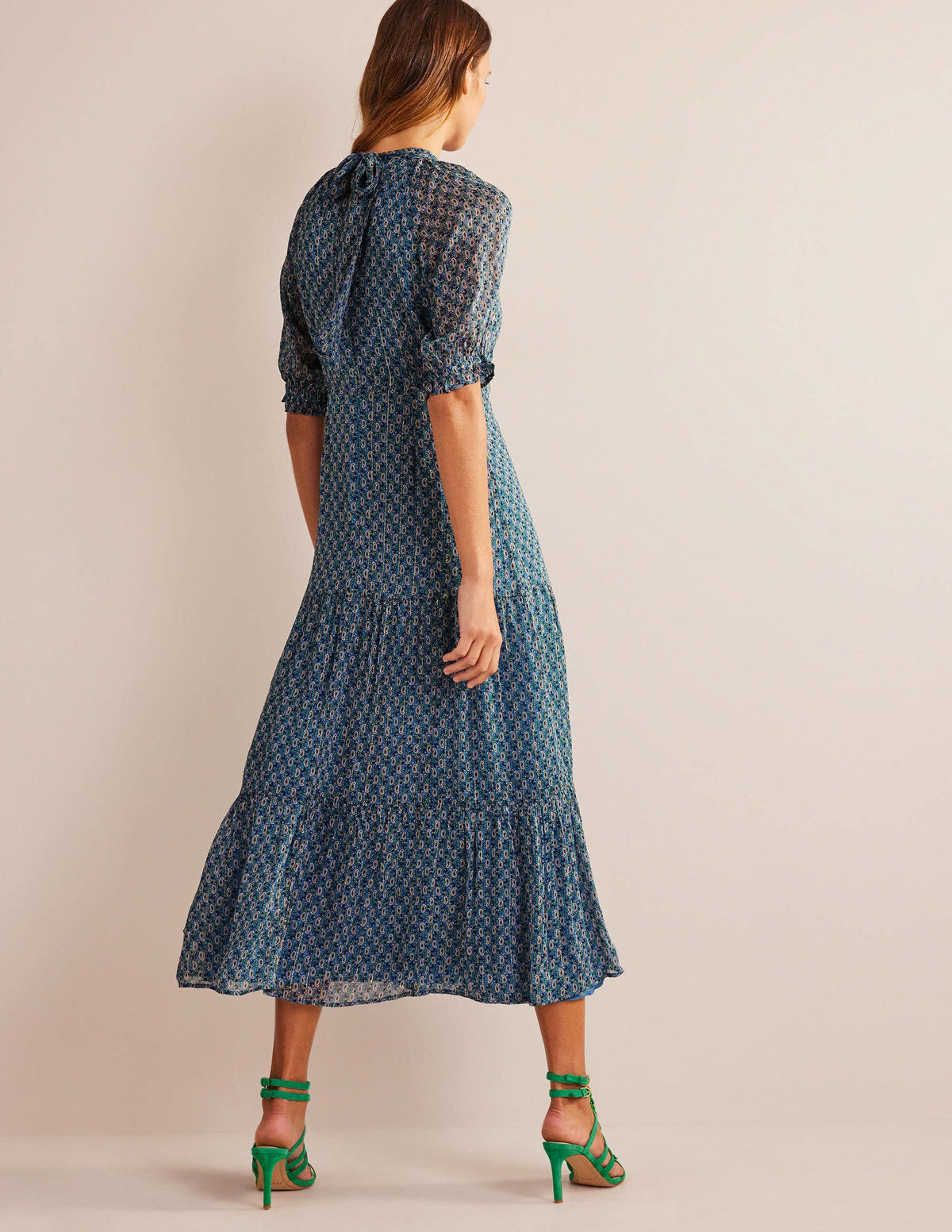 Gestuftes Maxikleid mit Bindeband am Nacken-Blau, Paisleymuster/Blumenzweige - Image 3