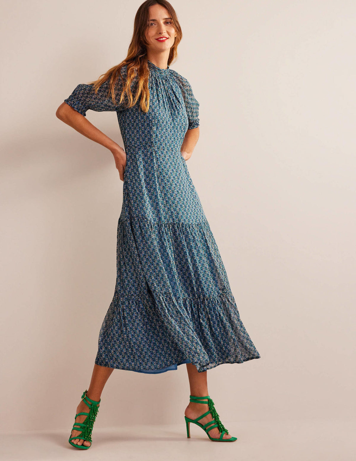 Gestuftes Maxikleid mit Bindeband am Nacken-Blau, Paisleymuster/Blumenzweige - Image 4