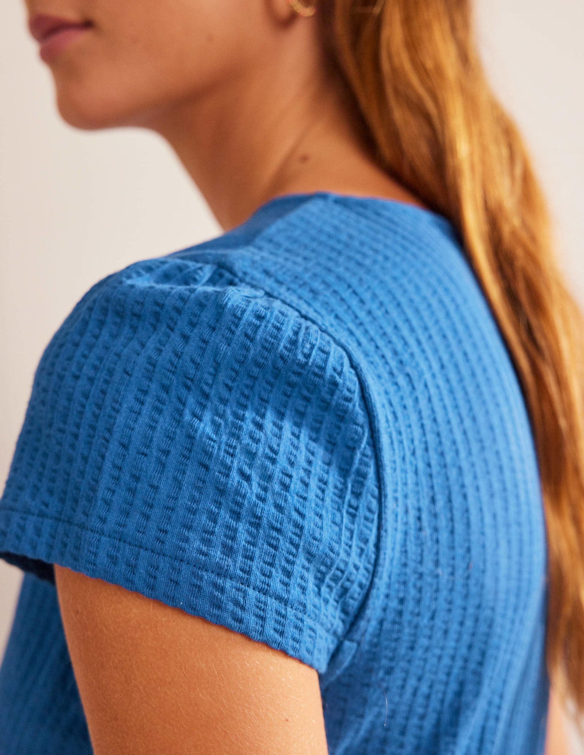 Kleid aus Jersey-Seersucker-Saphirblau-2