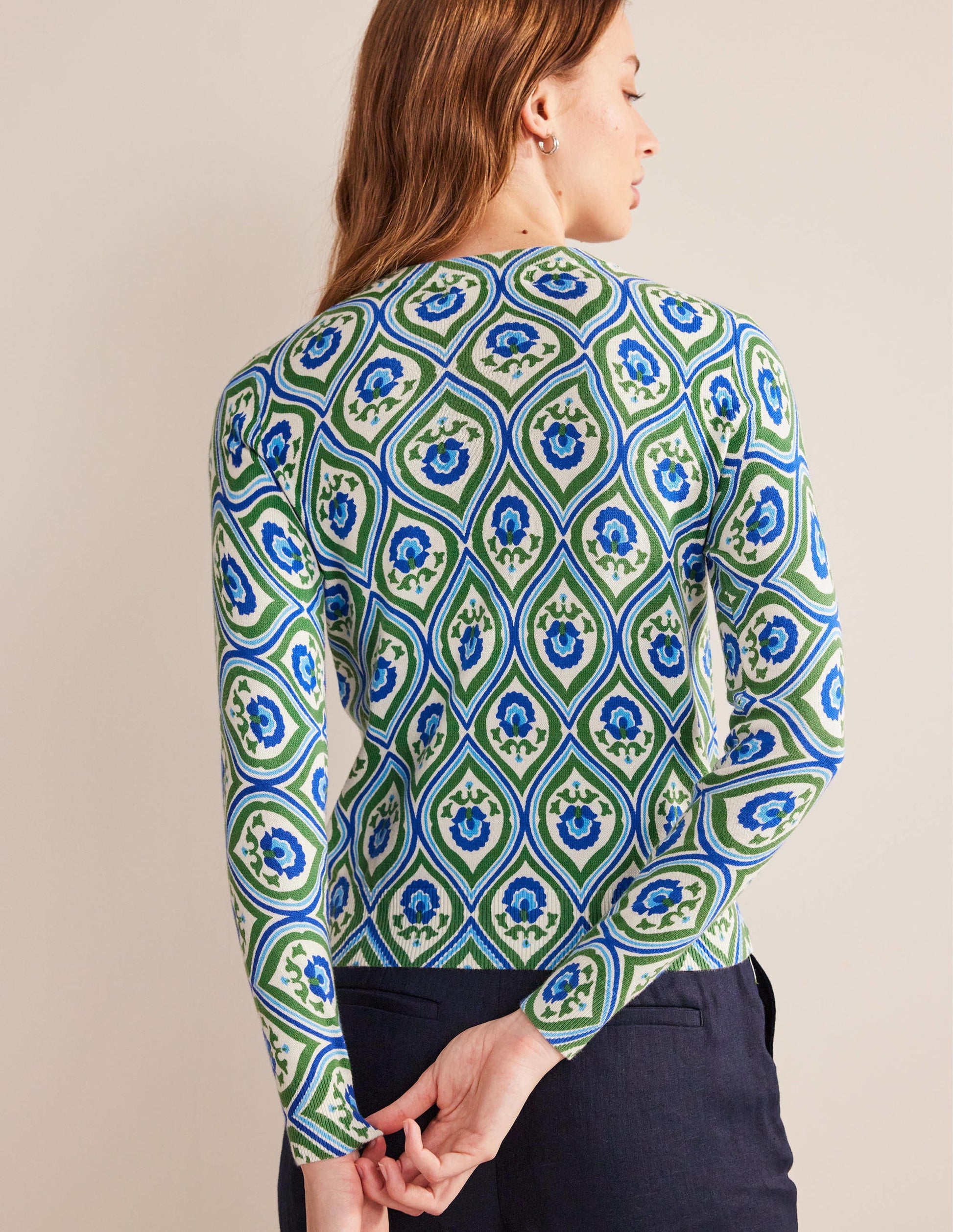 Gemusterter Pullover mit hohem Kragen-Sattes Grün, Geometrisches Kaskadenmuster-3