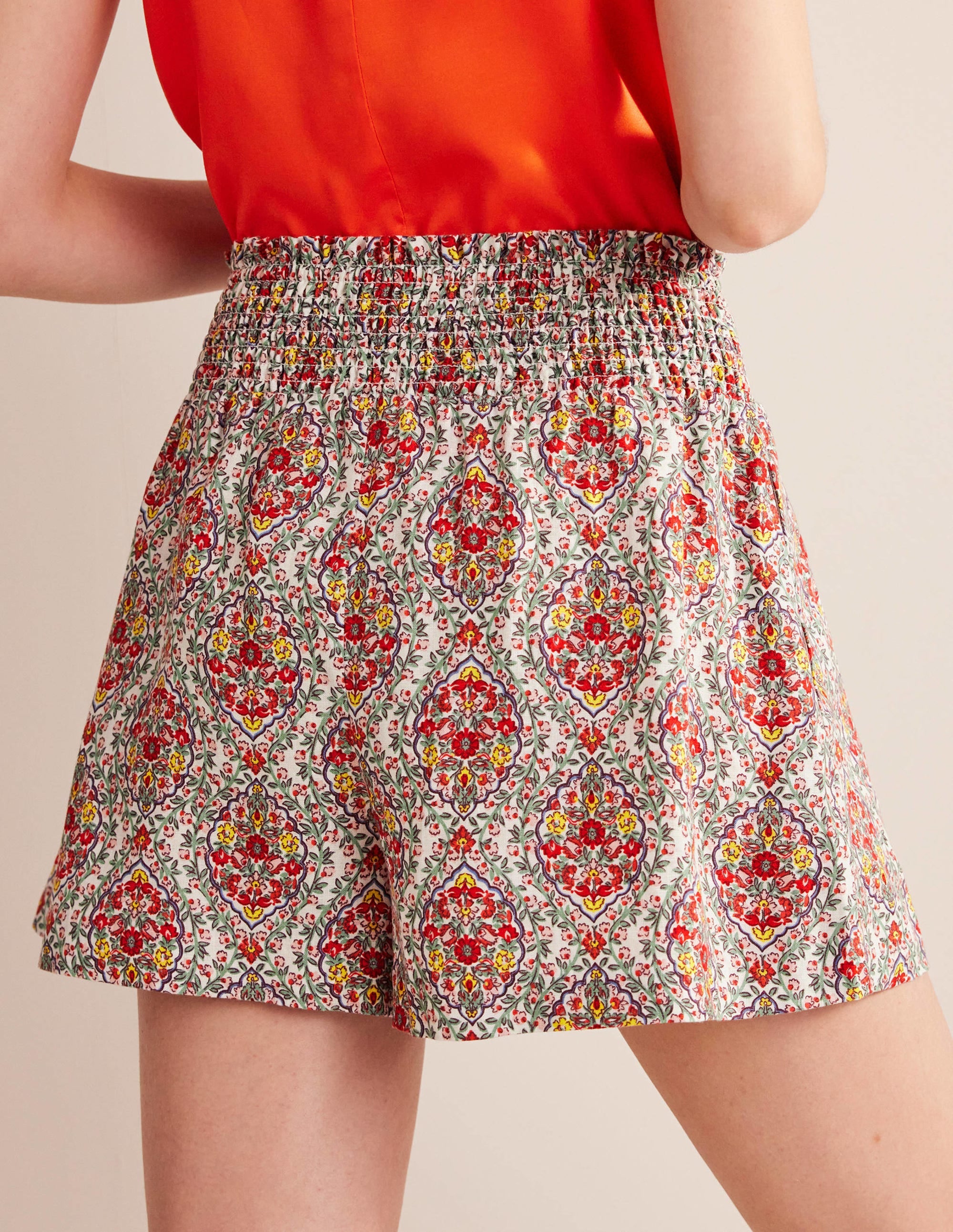 Leinenshorts mit geraffter Taille-Bunt, Weinranken - Image 3