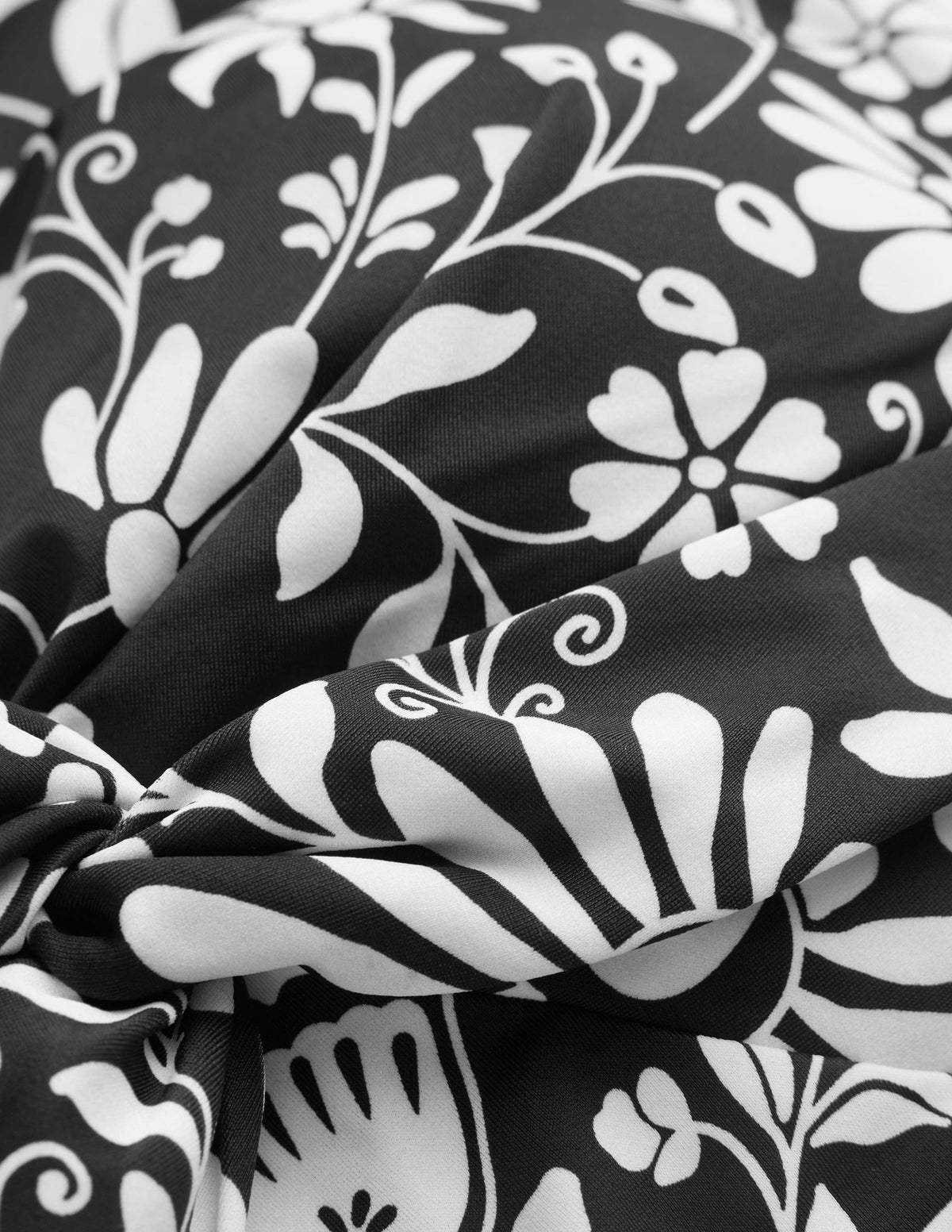Klassischer Badeanzug mit Twistdetail-Nero, Gardenienzweig - Image 8