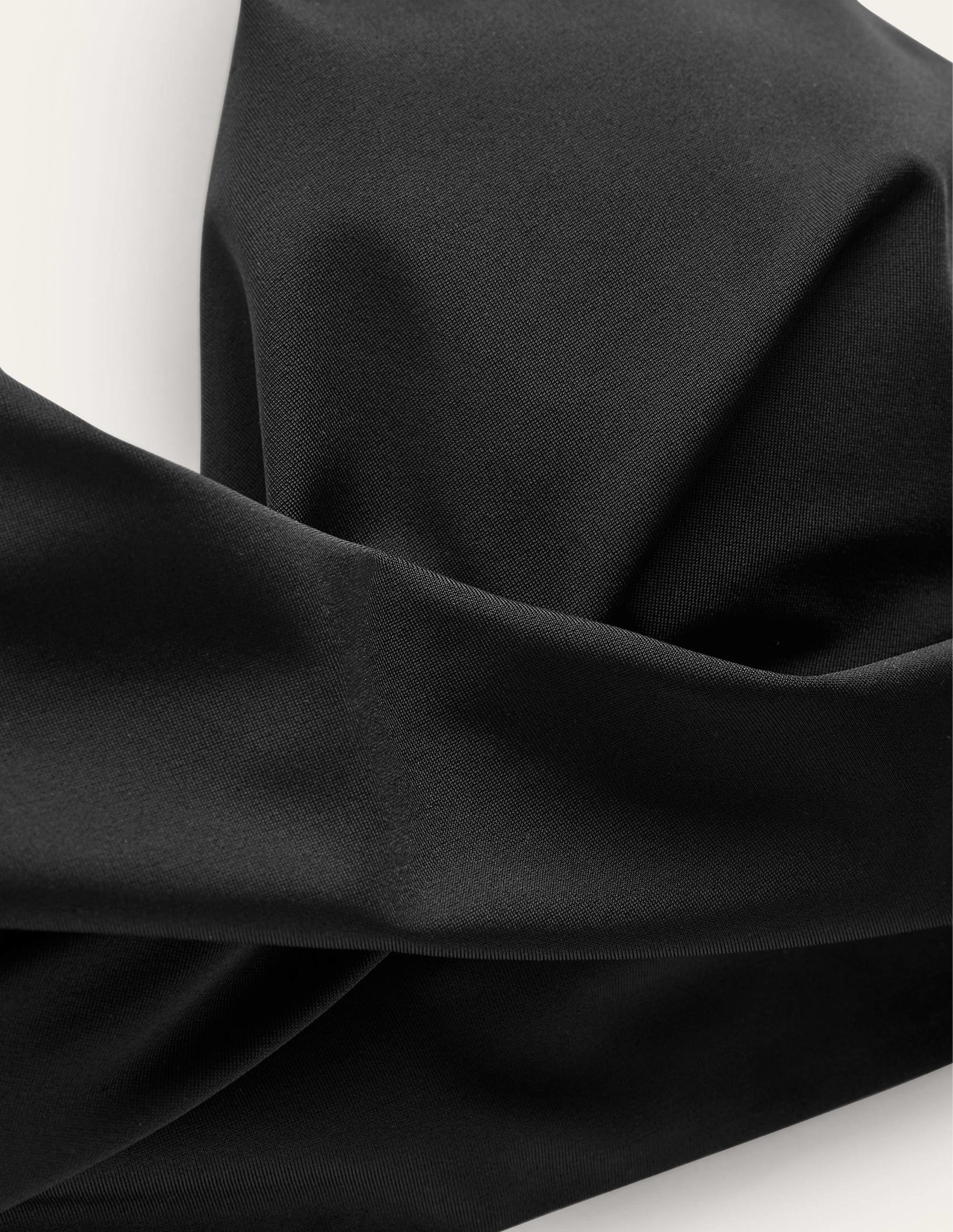 Klassisches Bikinioberteil mit Twistdetail-Schwarz - Image 6