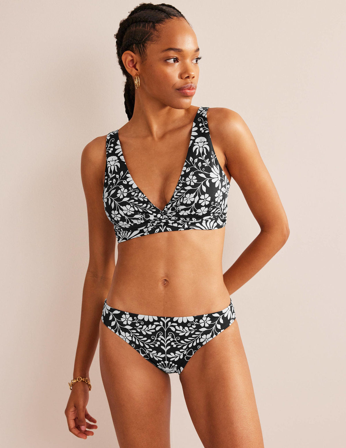Twisted Classic Bikini Top-Nero, Gardenia Sprig - Image 4