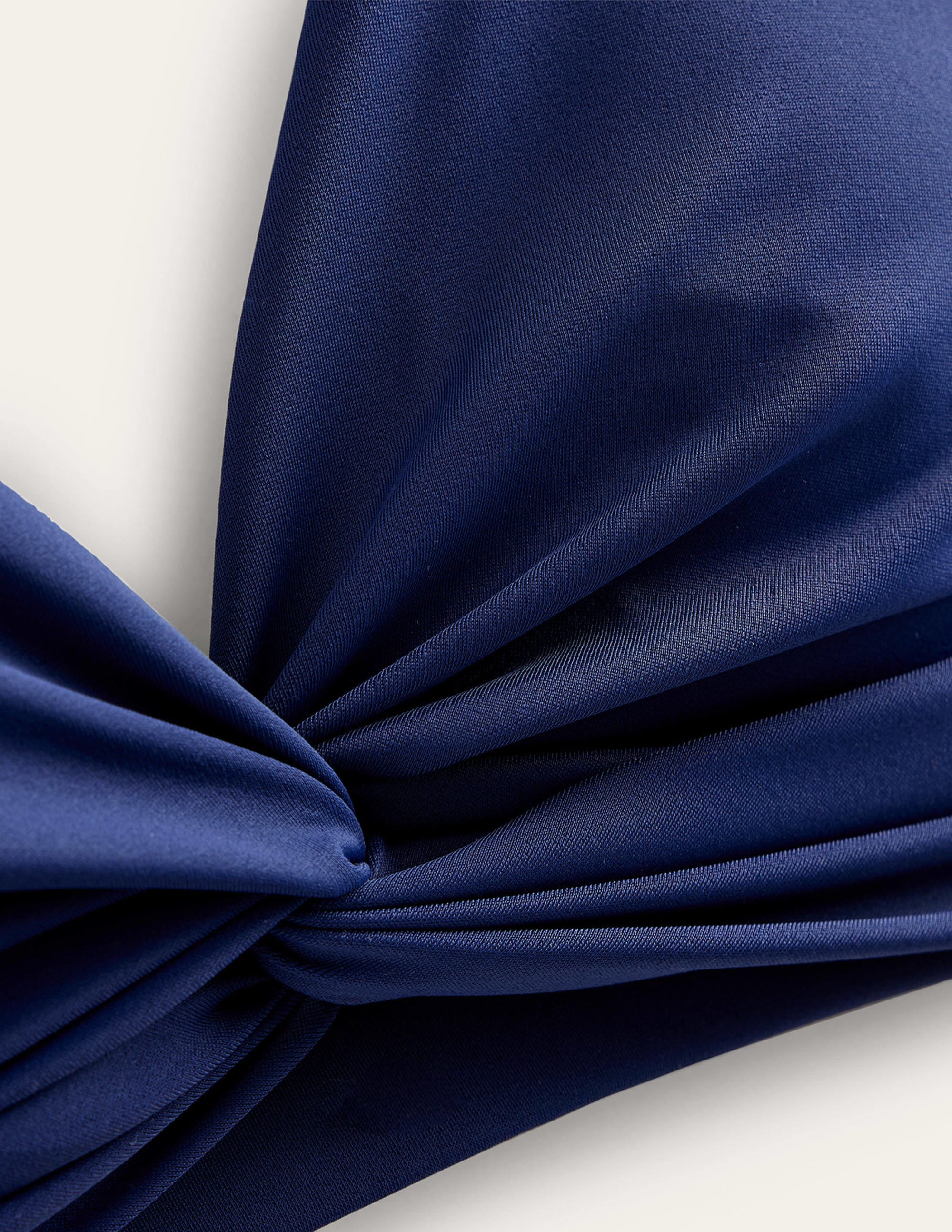 Klassisches Bikinioberteil mit Twistdetail-Französisches Marineblau - Image 6