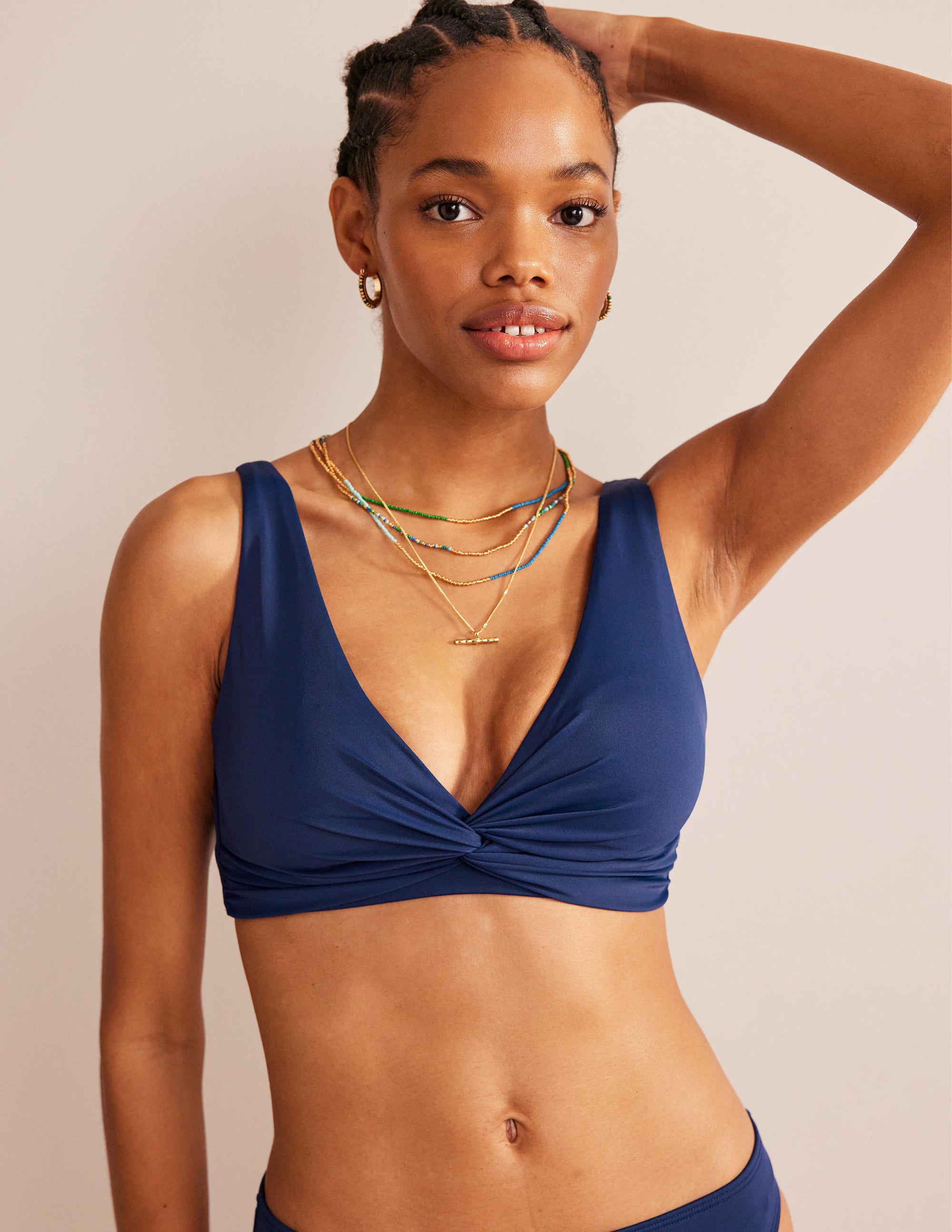 Klassisches Bikinioberteil mit Twistdetail-Französisches Marineblau - Image 4