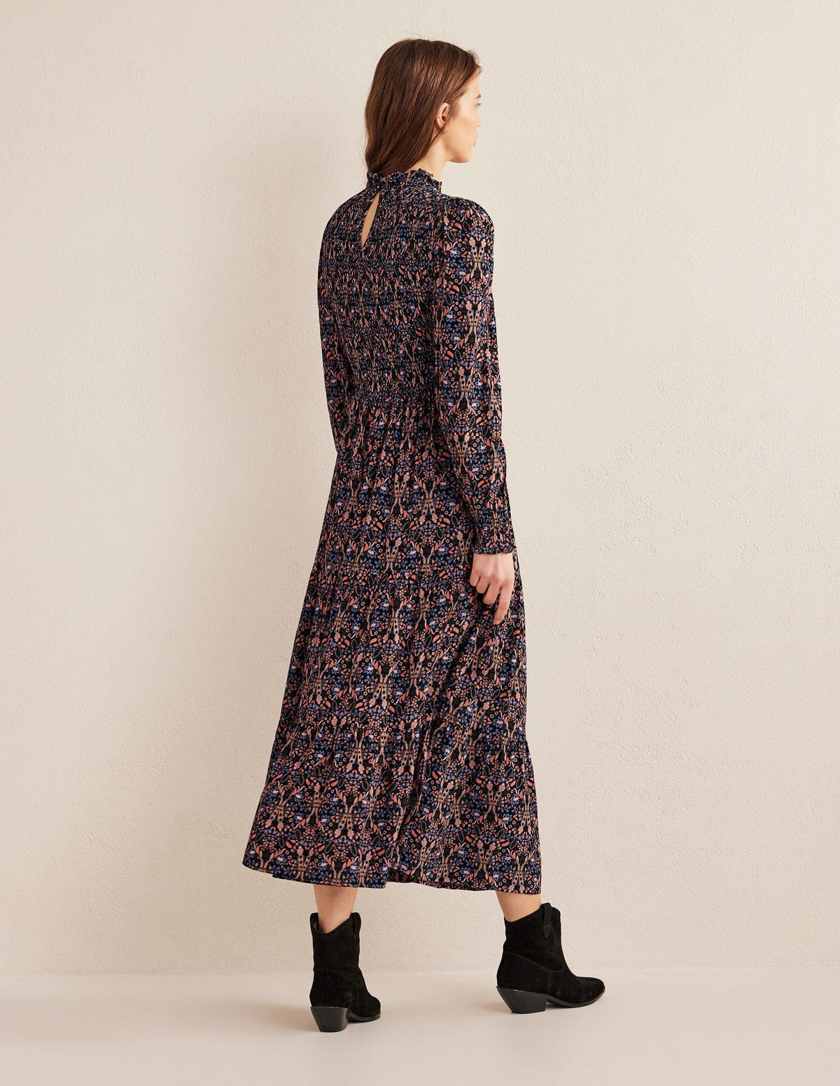 Gestuftes Midikleid mit Smokdetails-Schwarz, Exotische Blätter-3