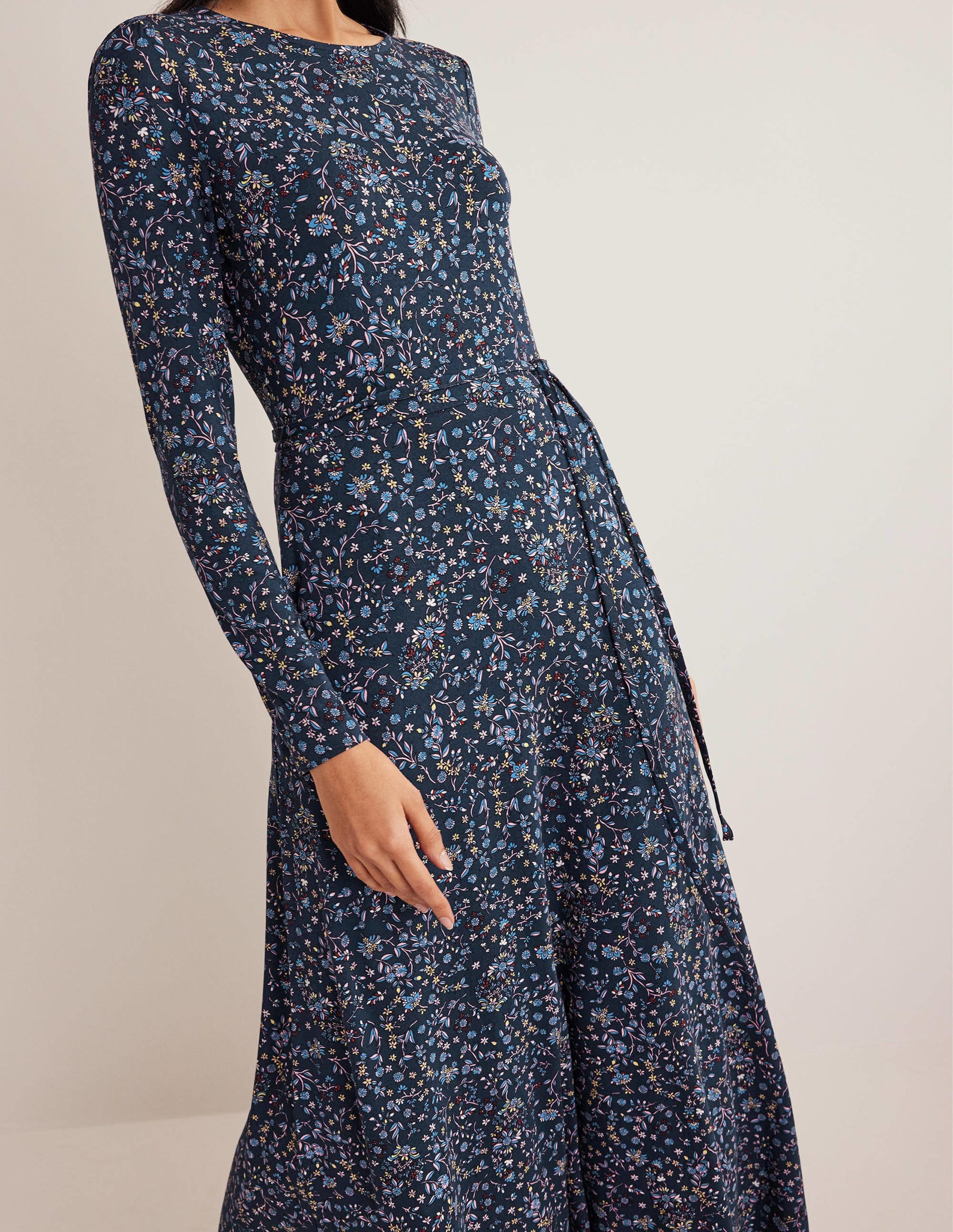 Robe midi en jersey avec jupe torsadée-Bleu marine, motif Wildflower Paisley - Image 2