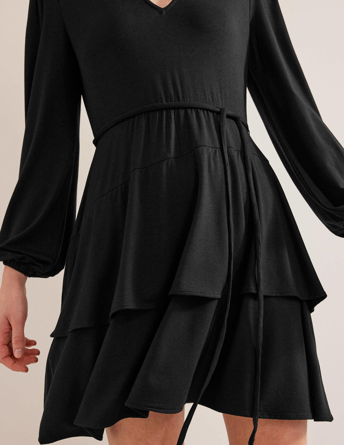 Gestuftes Jersey-Minikleid-Schwarz-2